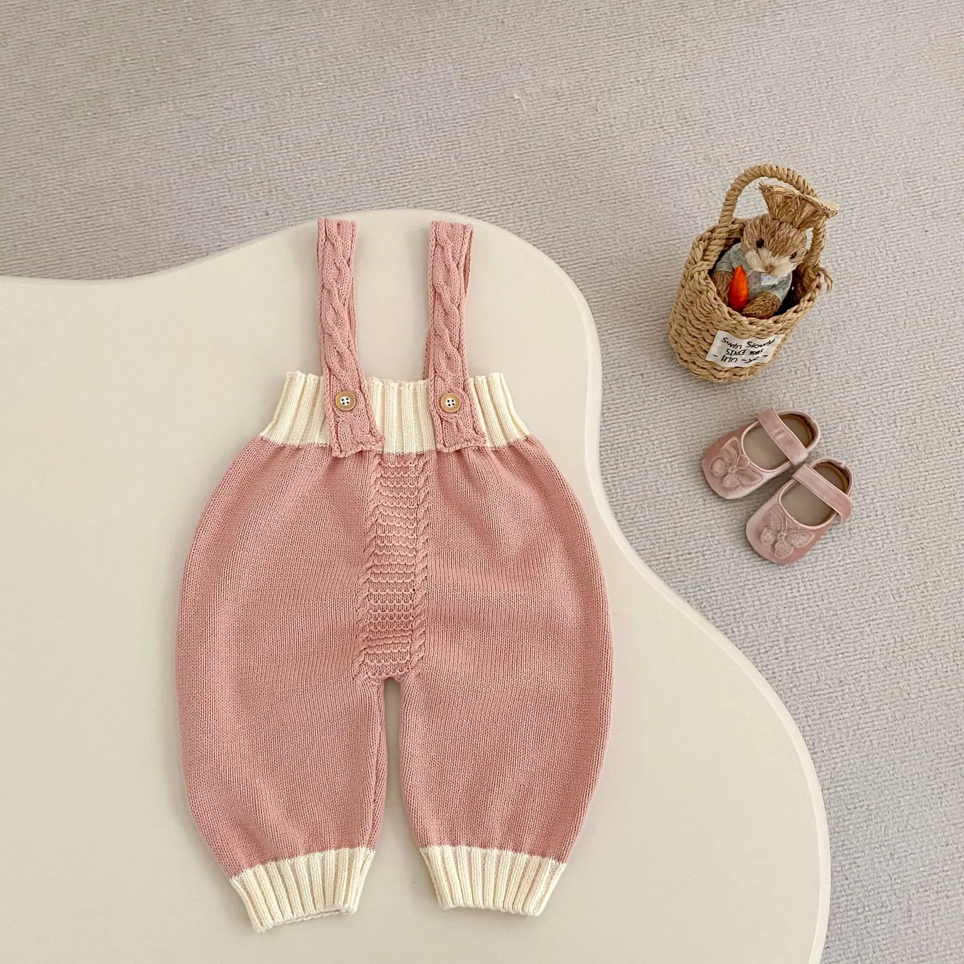 Autumn new 0-3 year old baby clothing, exquisite baby girl pink cute sweet suspender knitted pants, suspender pants