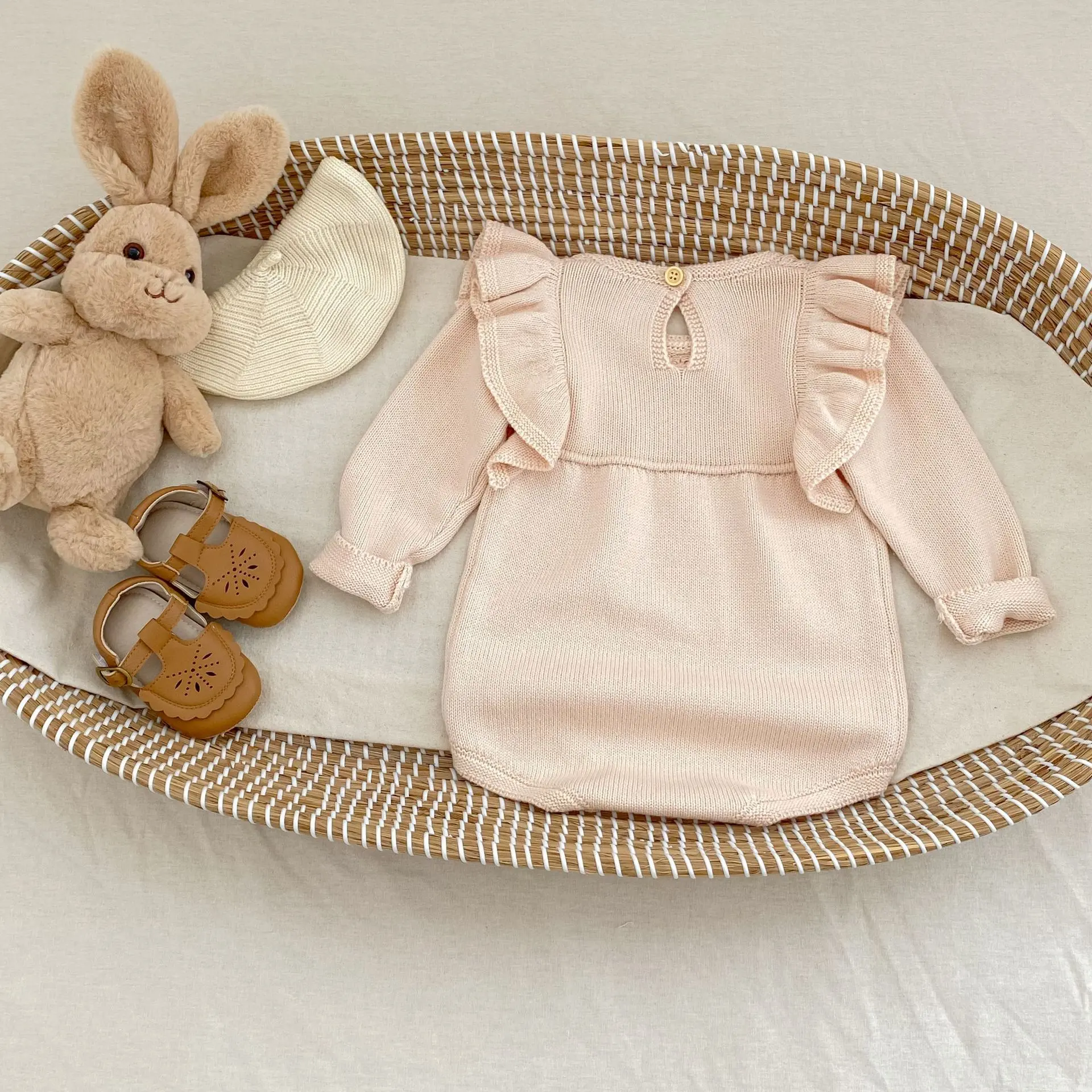 New autumn clothing for babies aged 0-3, fashionable long sleeved knitted jumpsuit for baby girls, classic flying sleeves