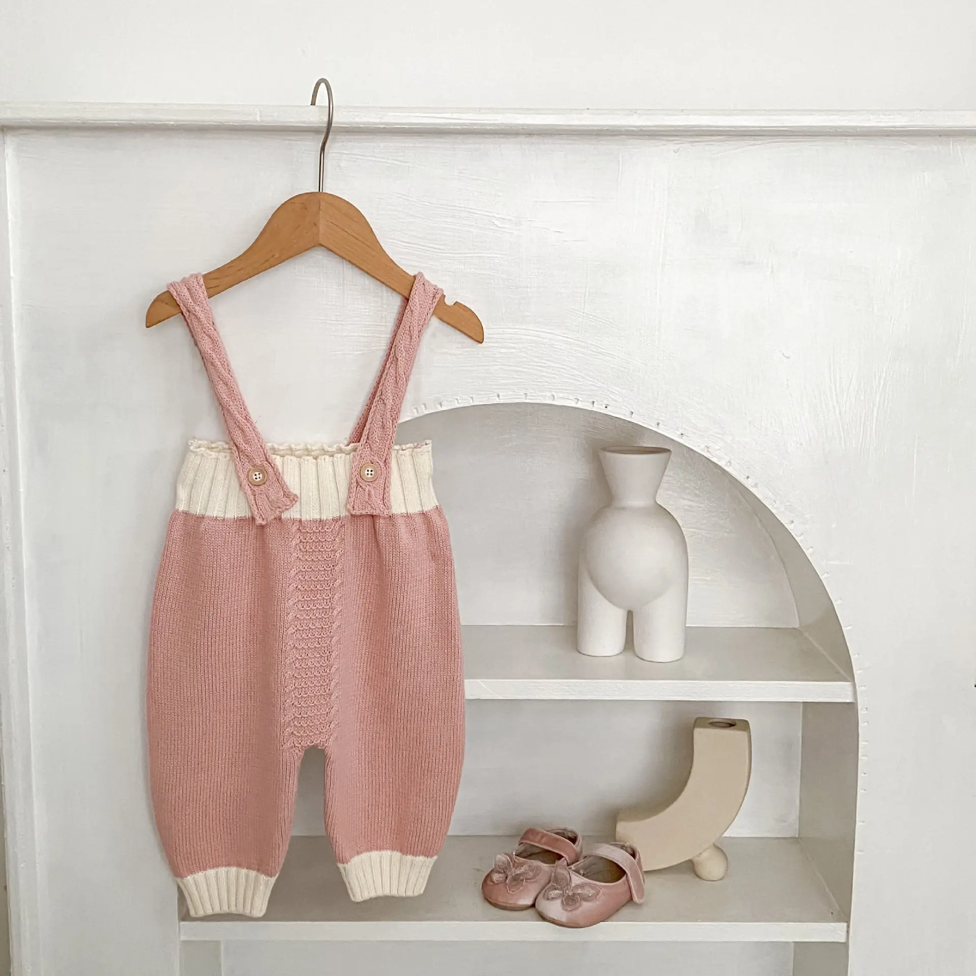 Autumn new 0-3 year old baby clothing, exquisite baby girl pink cute sweet suspender knitted pants, suspender pants