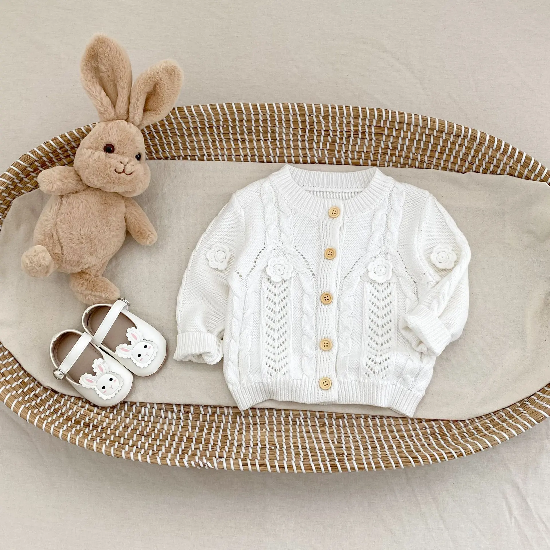 New autumn clothing for infants aged 0-3, handmade crochet round neck knitted knotted long sleeved cardigan for baby girls