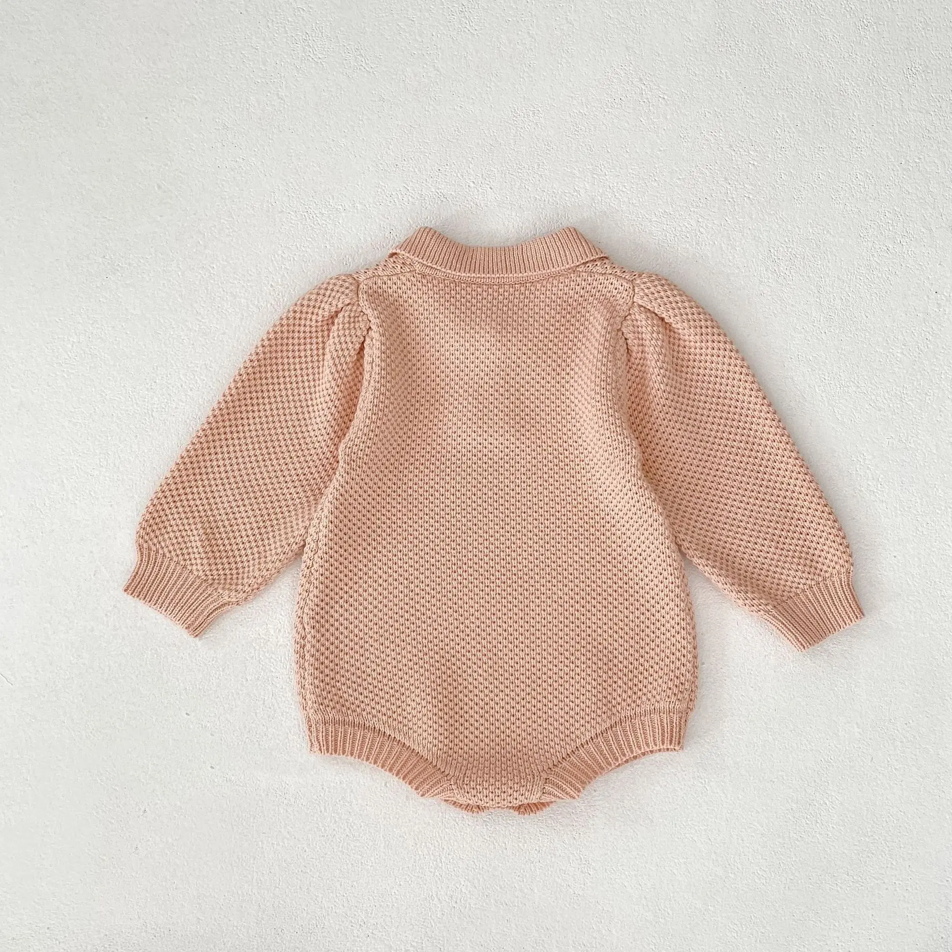New autumn clothing for infants aged 0-3, small square neck knitted long sleeved soft pink jumpsuit for baby girls and boys
