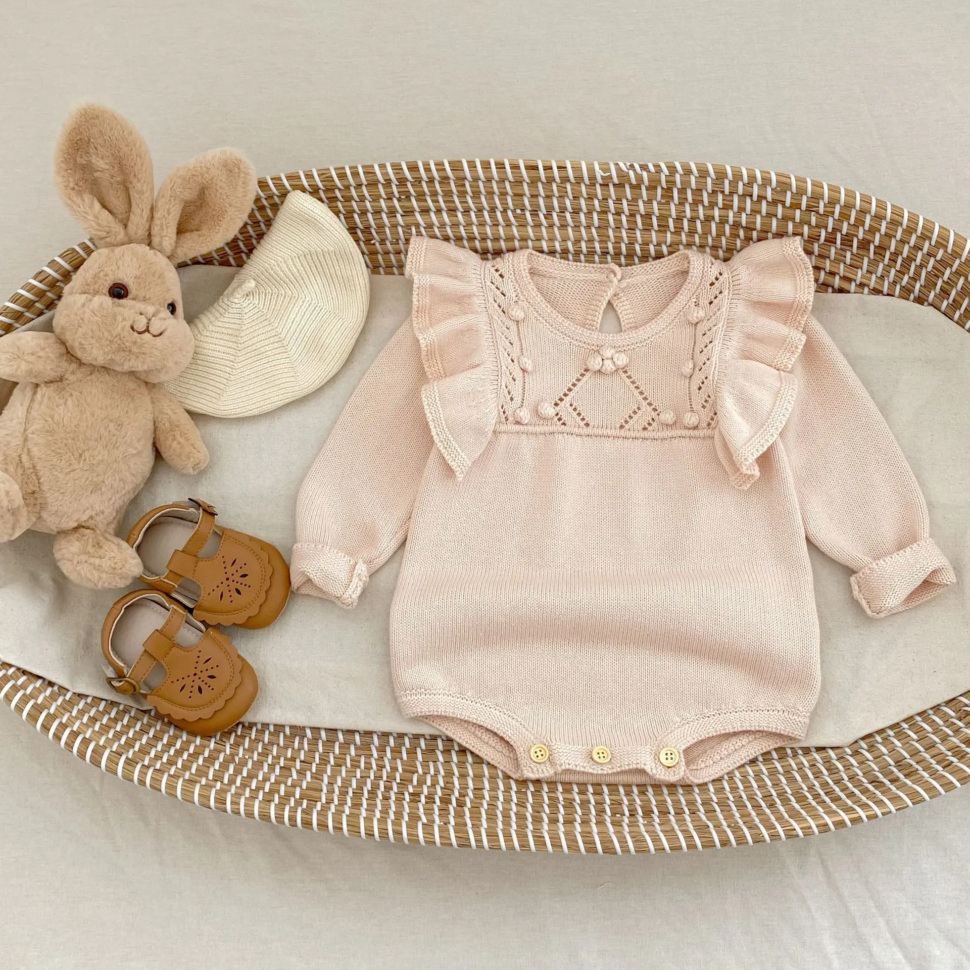 New autumn clothing for babies aged 0-3, fashionable long sleeved knitted jumpsuit for baby girls, classic flying sleeves