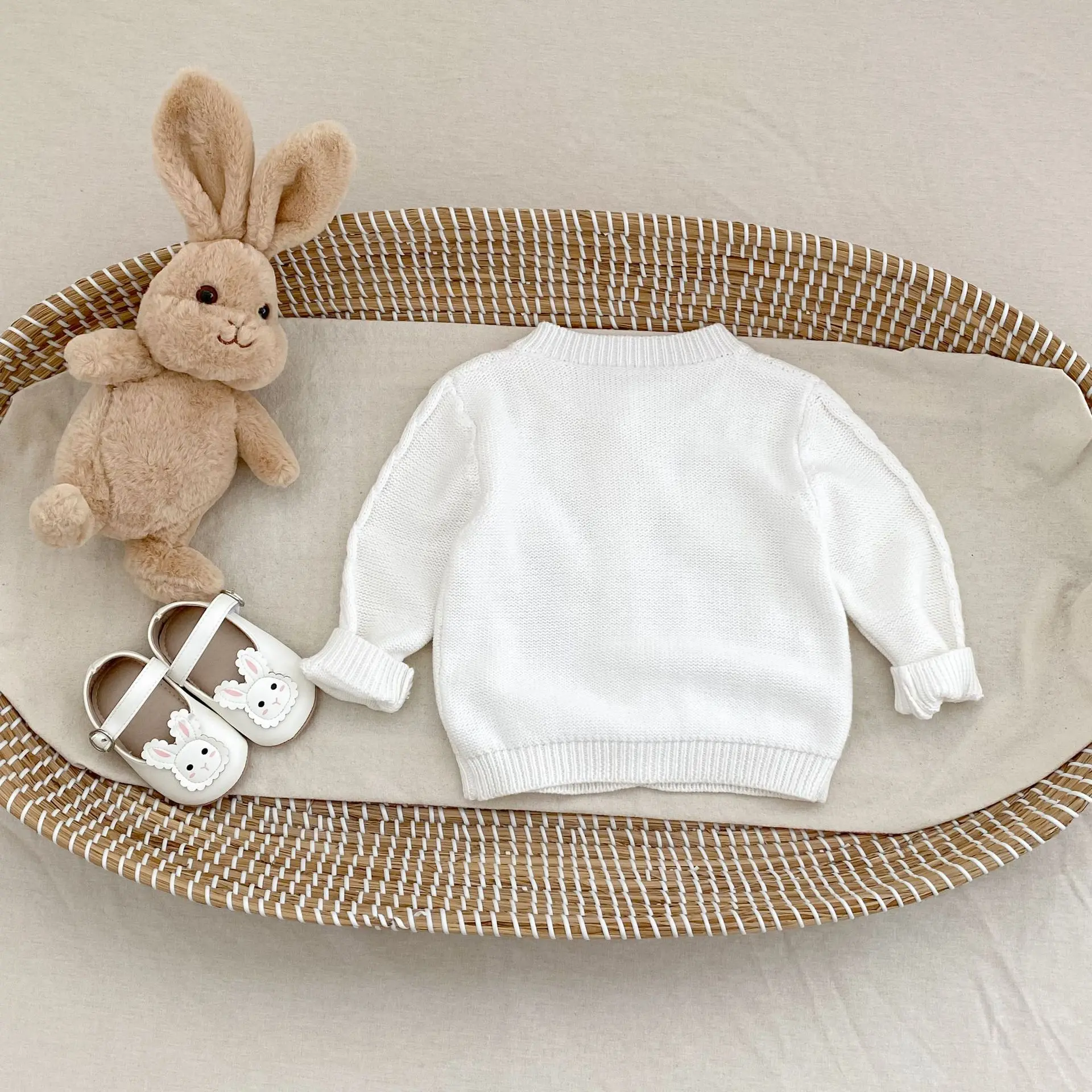 New autumn clothing for infants aged 0-3, handmade crochet round neck knitted knotted long sleeved cardigan for baby girls