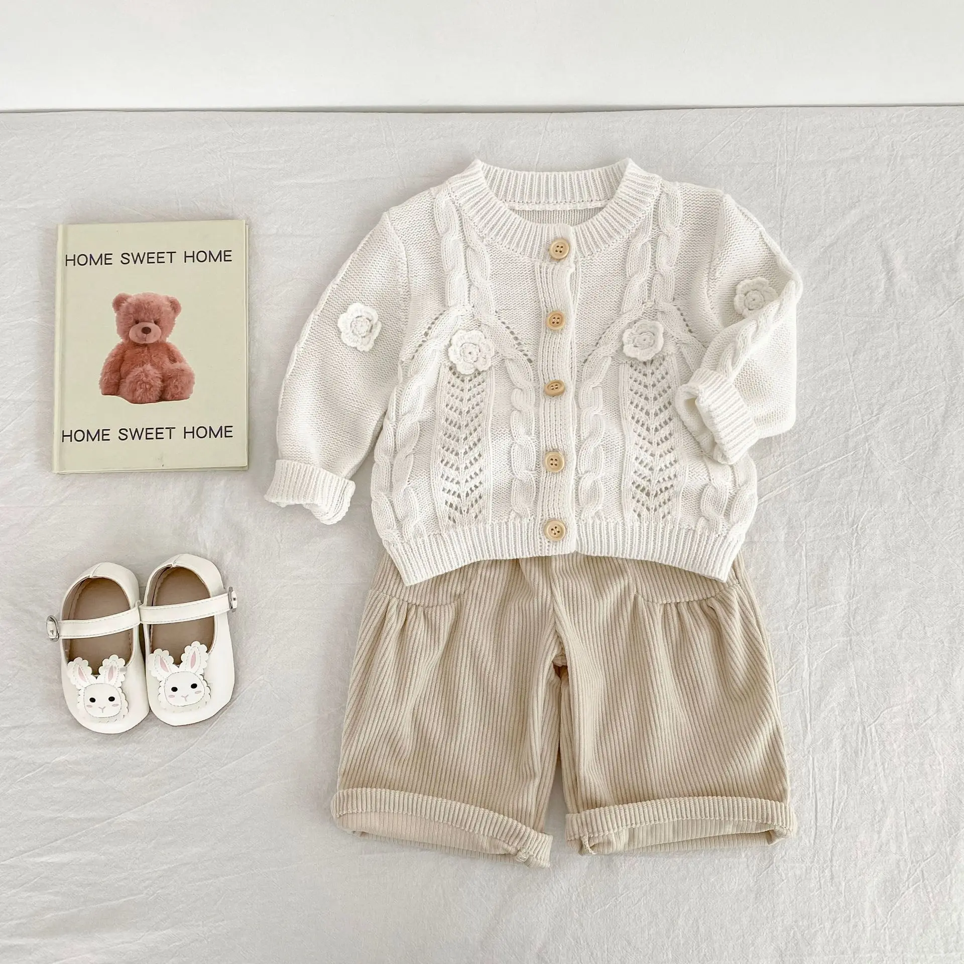 New autumn clothing for infants aged 0-3, handmade crochet round neck knitted knotted long sleeved cardigan for baby girls