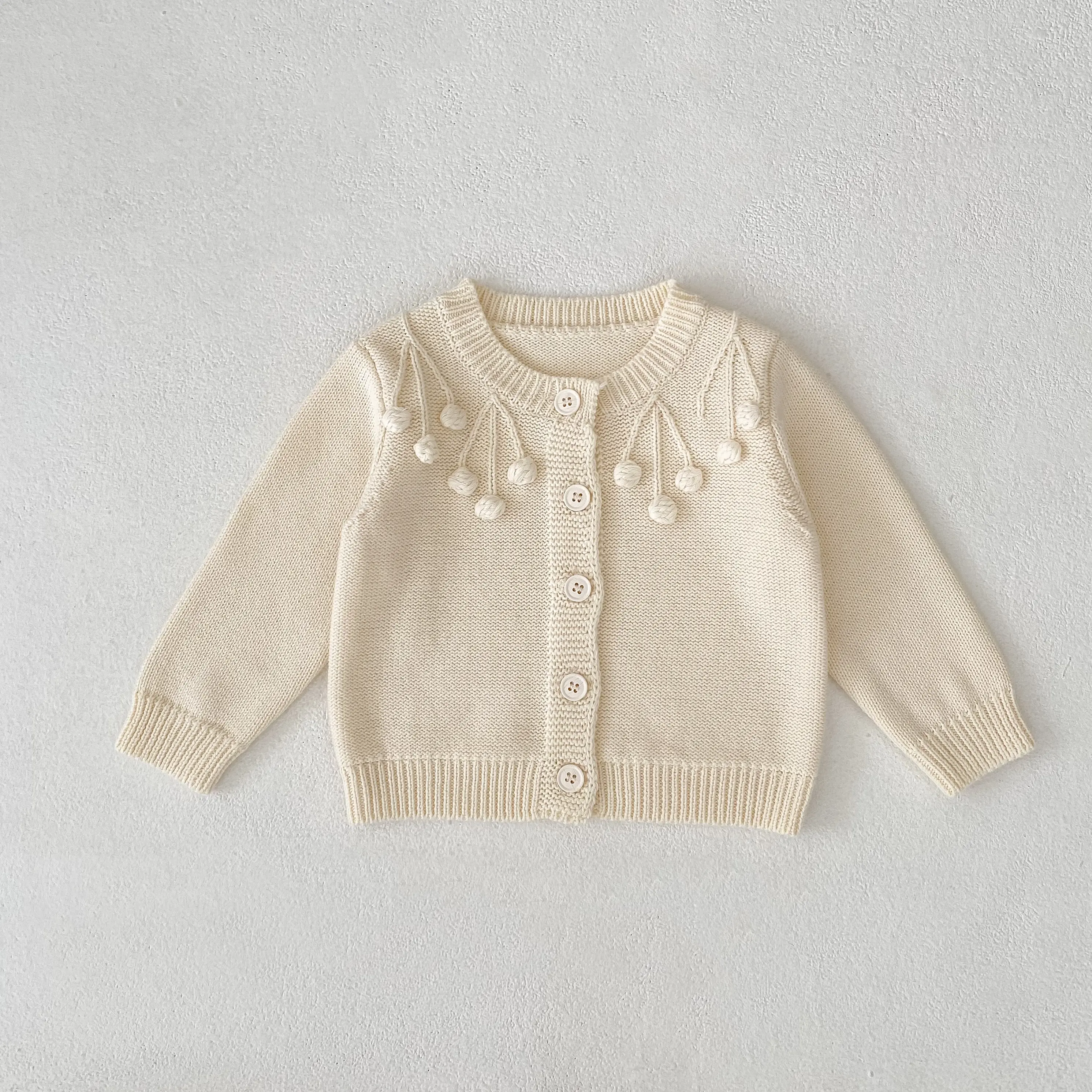 Autumn new baby clothing: 0-3-year-old girl's  ball  knitted sweater, soft and comfortable fabric, casual and versatile knitted