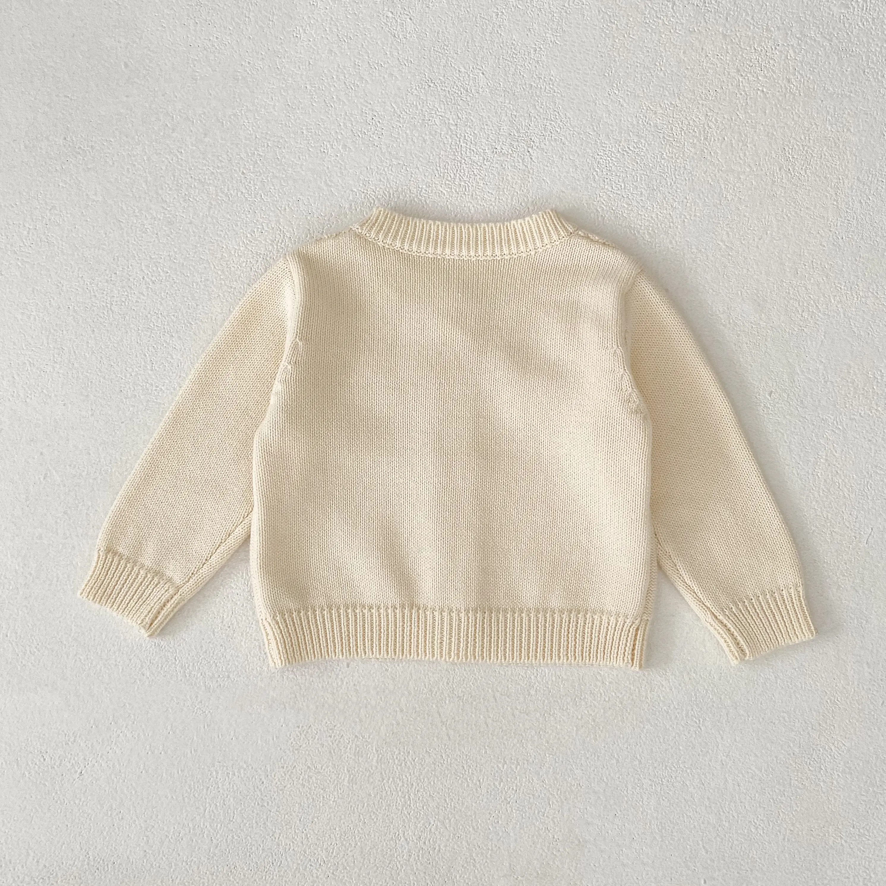 Autumn new baby clothing: 0-3-year-old girl's  ball  knitted sweater, soft and comfortable fabric, casual and versatile knitted