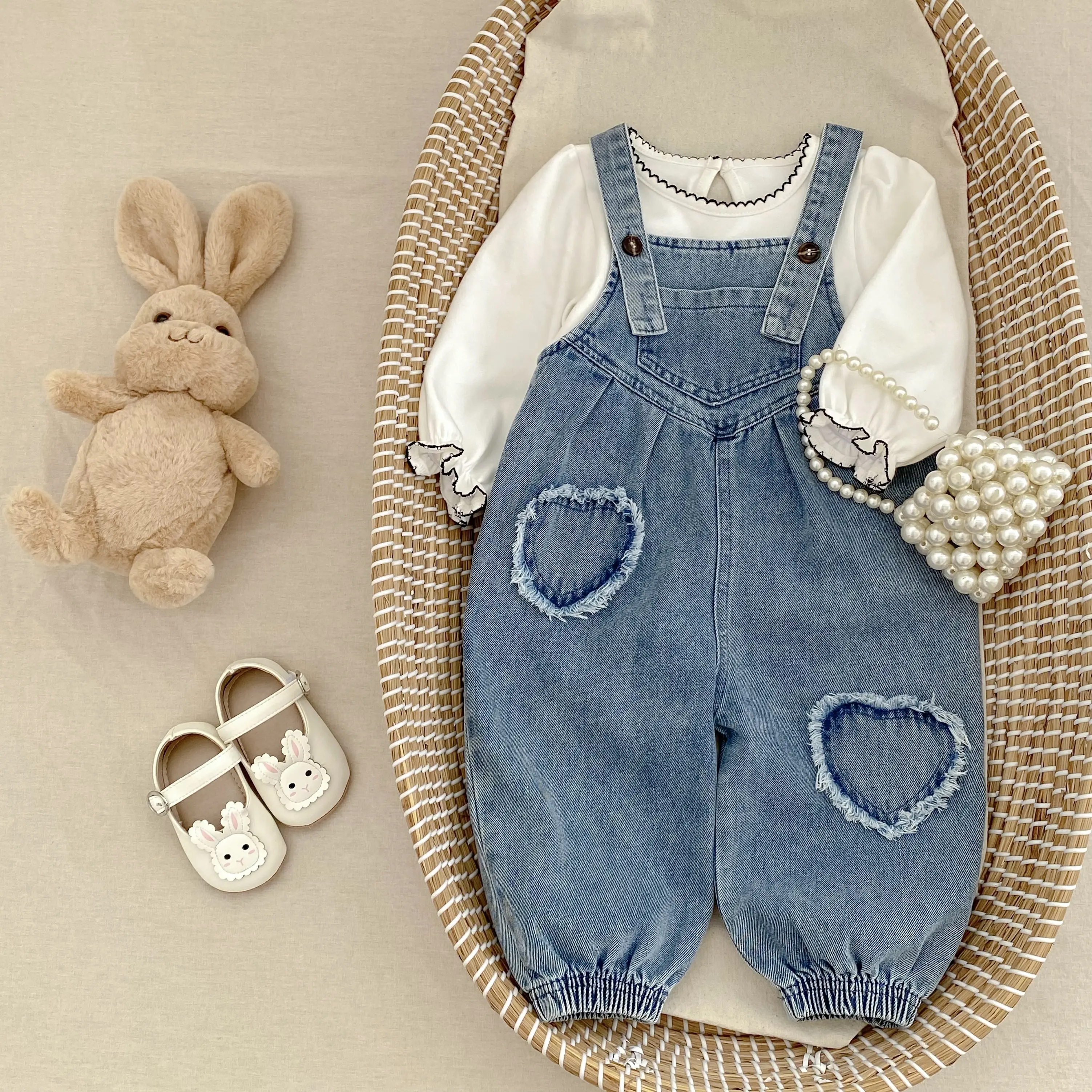Autumn new baby clothing for 0-3 years old girls: Heart-shaped denim overalls, casual and versatile, long crawl