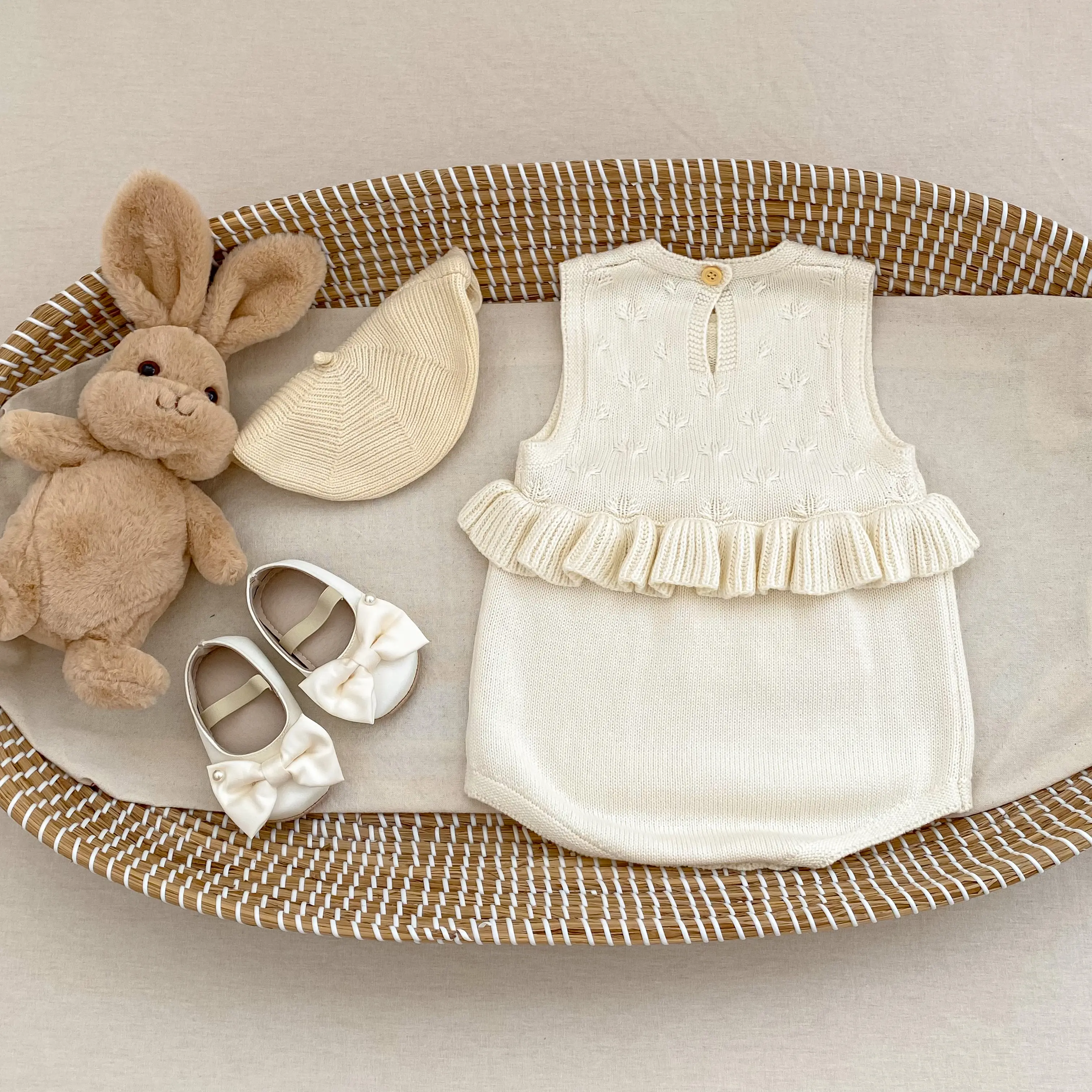 New autumn baby clothing for 0-3 years old, cute baby girl's little lotus leaf vest knitted sleeveless jumpsuit