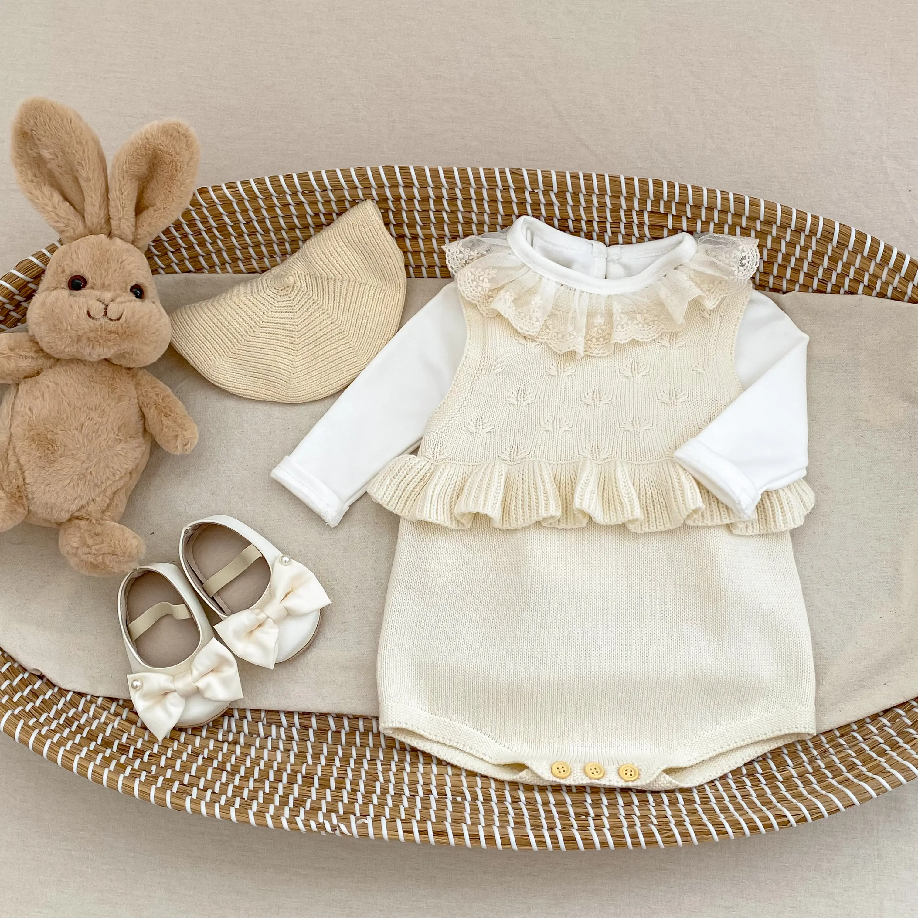 New autumn baby clothing for 0-3 years old, cute baby girl's little lotus leaf vest knitted sleeveless jumpsuit