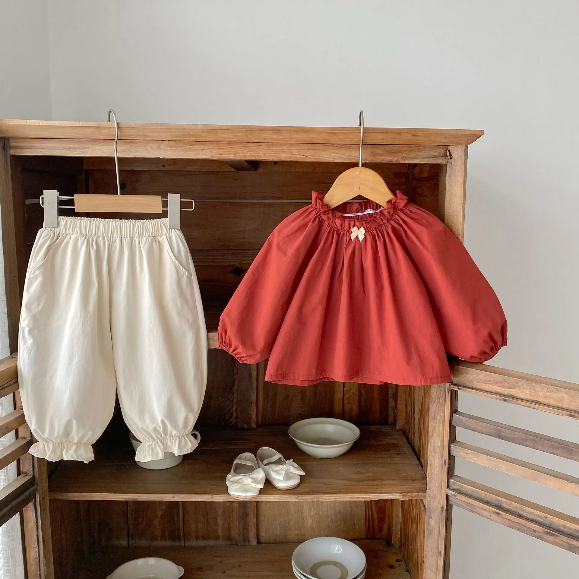 New autumn baby clothing for 0-3 years old, fashionable girl set, red long sleeved top+apricot pants