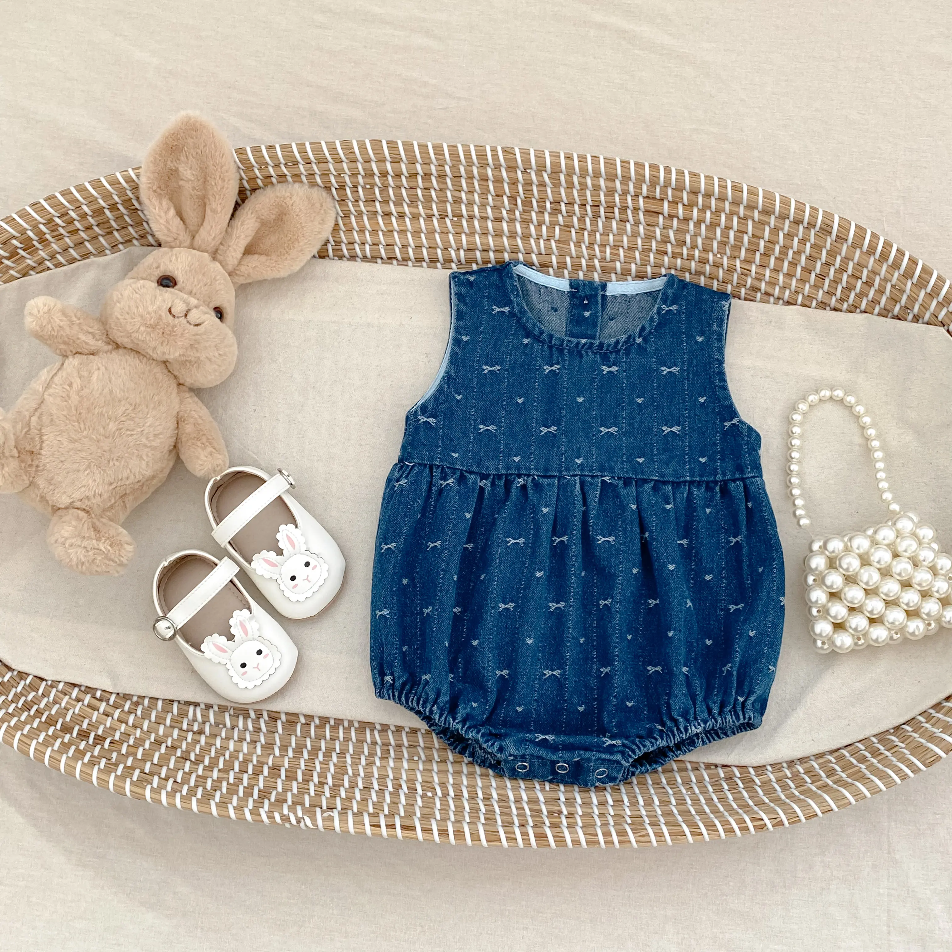 New autumn baby clothing: 0-3 year old girls' bow print jumpsuit, casual and versatile crawling suit
