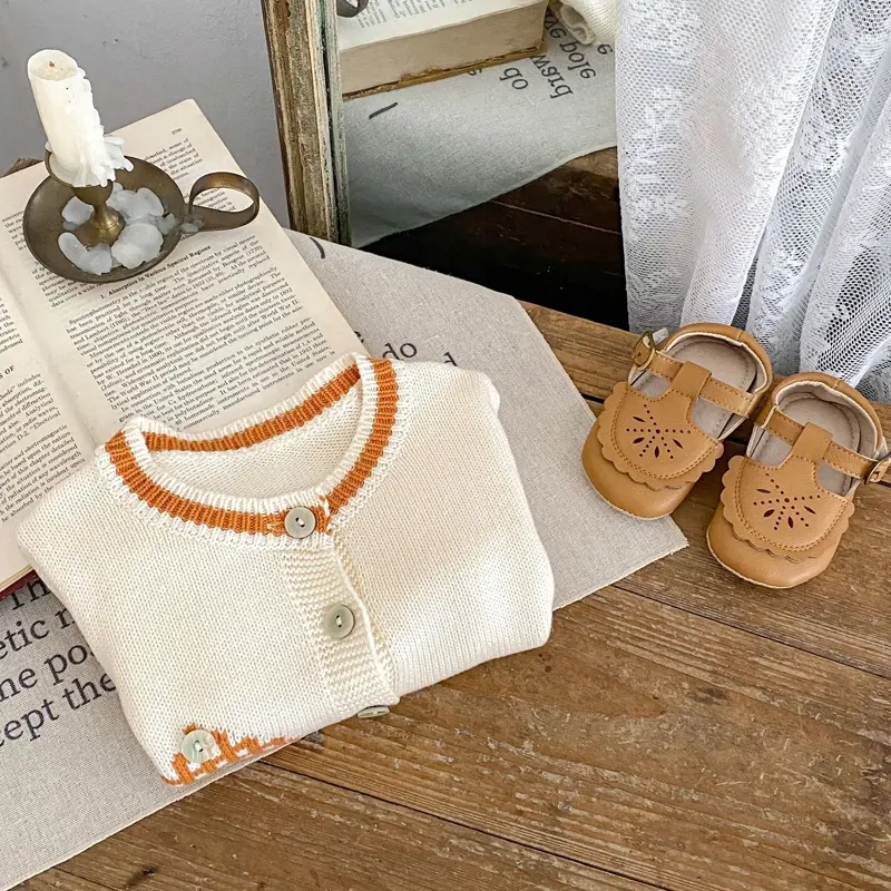 New autumn clothing for infants aged 0-3, fashionable girls' and boys' cardigans, brown embroidered contrasting cardigans