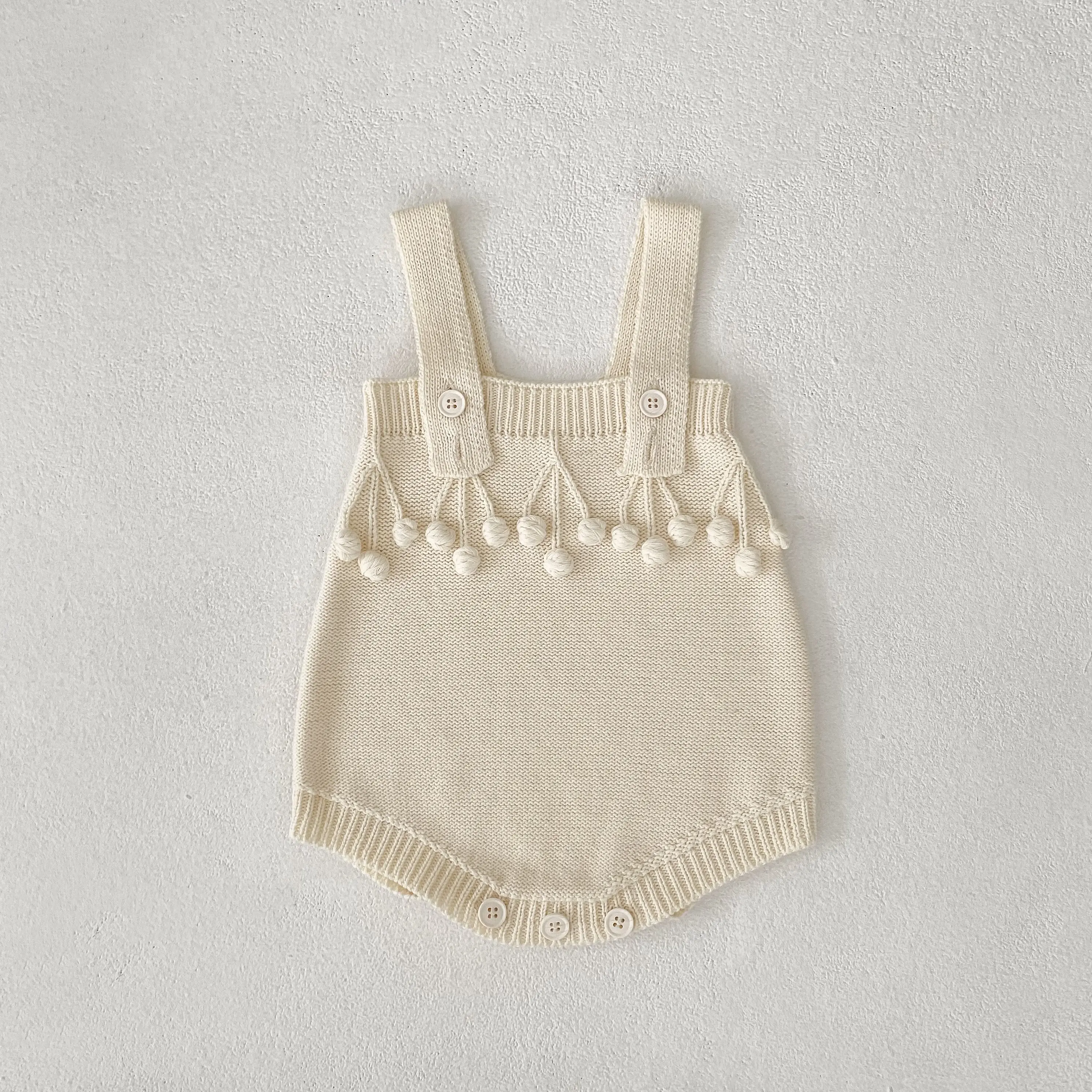 Autumn new baby clothing for 0-3 years old girls: Qiuqiu knitted spaghetti-strap jumpsuit. Soft and comfortable fabric, casual
