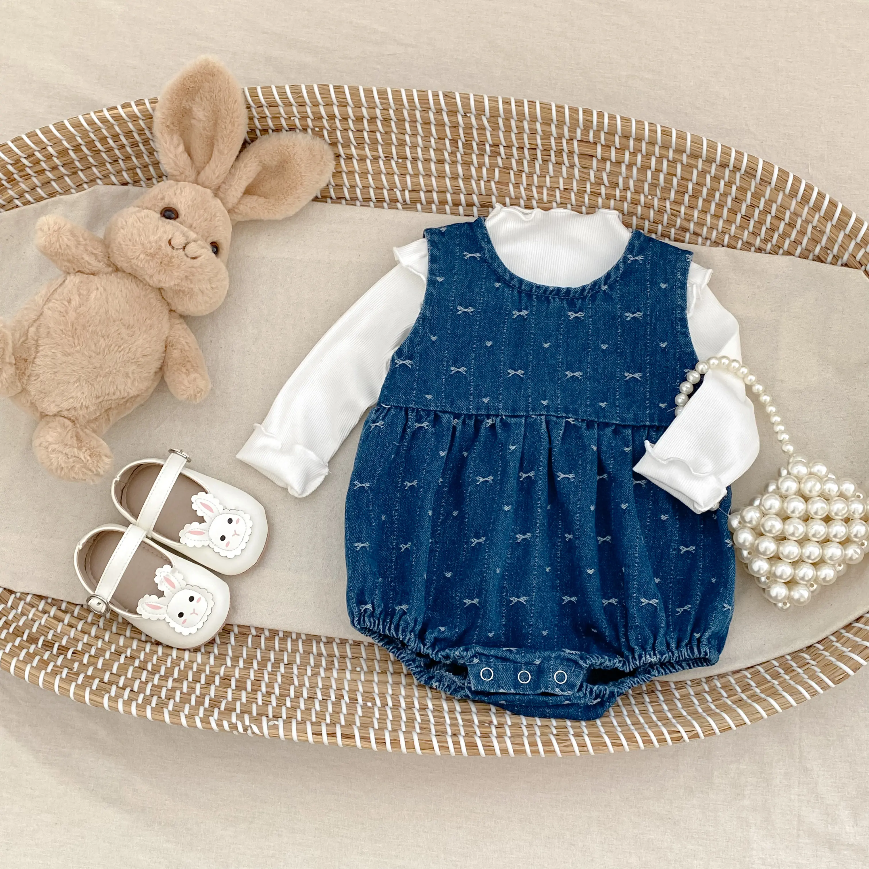 New autumn baby clothing: 0-3 year old girls' bow print jumpsuit, casual and versatile crawling suit
