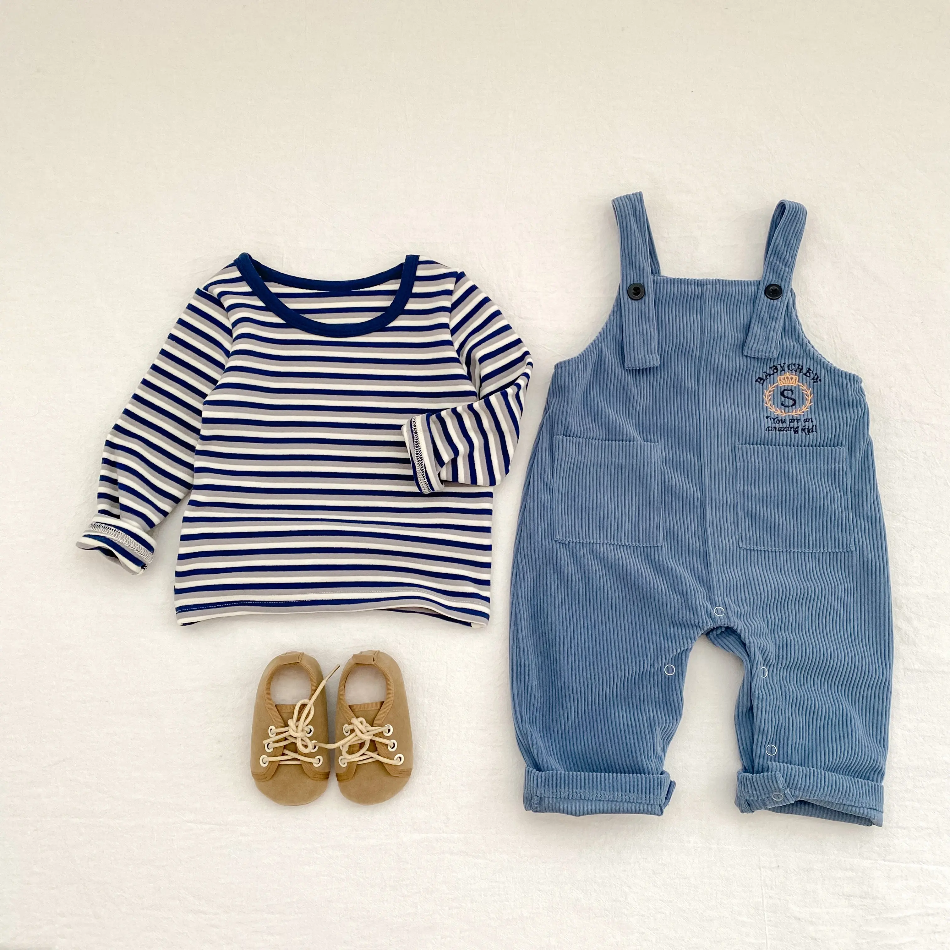 Autumn new 0-3 year old baby clothing, cute boy and girl baby round neck long sleeved striped versatile top
