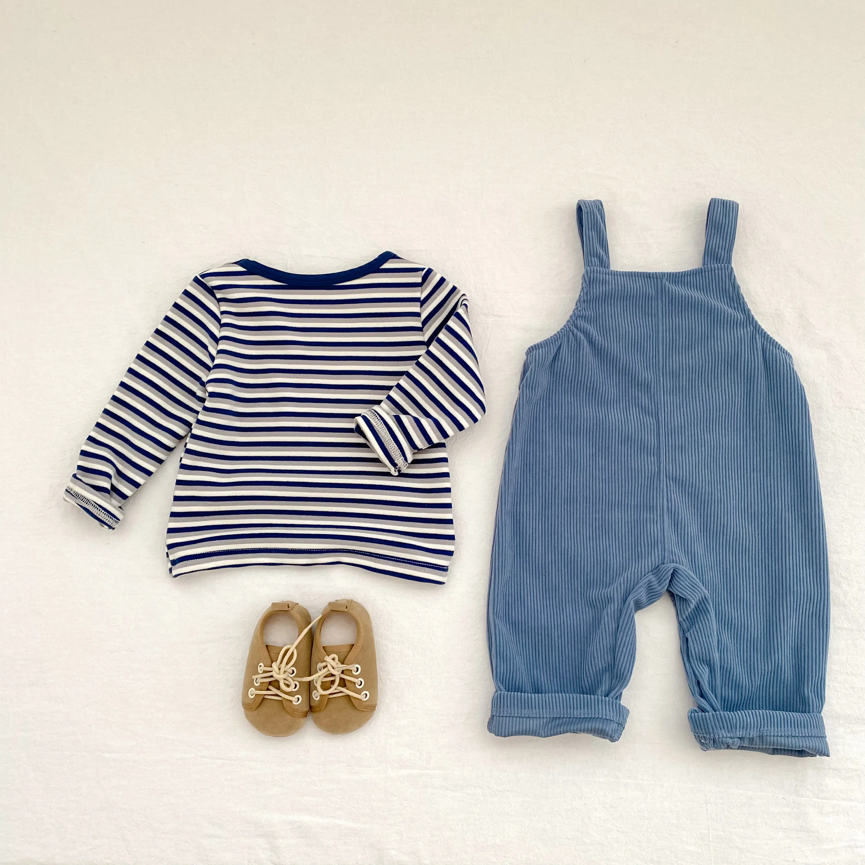 Autumn new 0-3 year old baby clothing, cute boy and girl baby round neck long sleeved striped versatile top