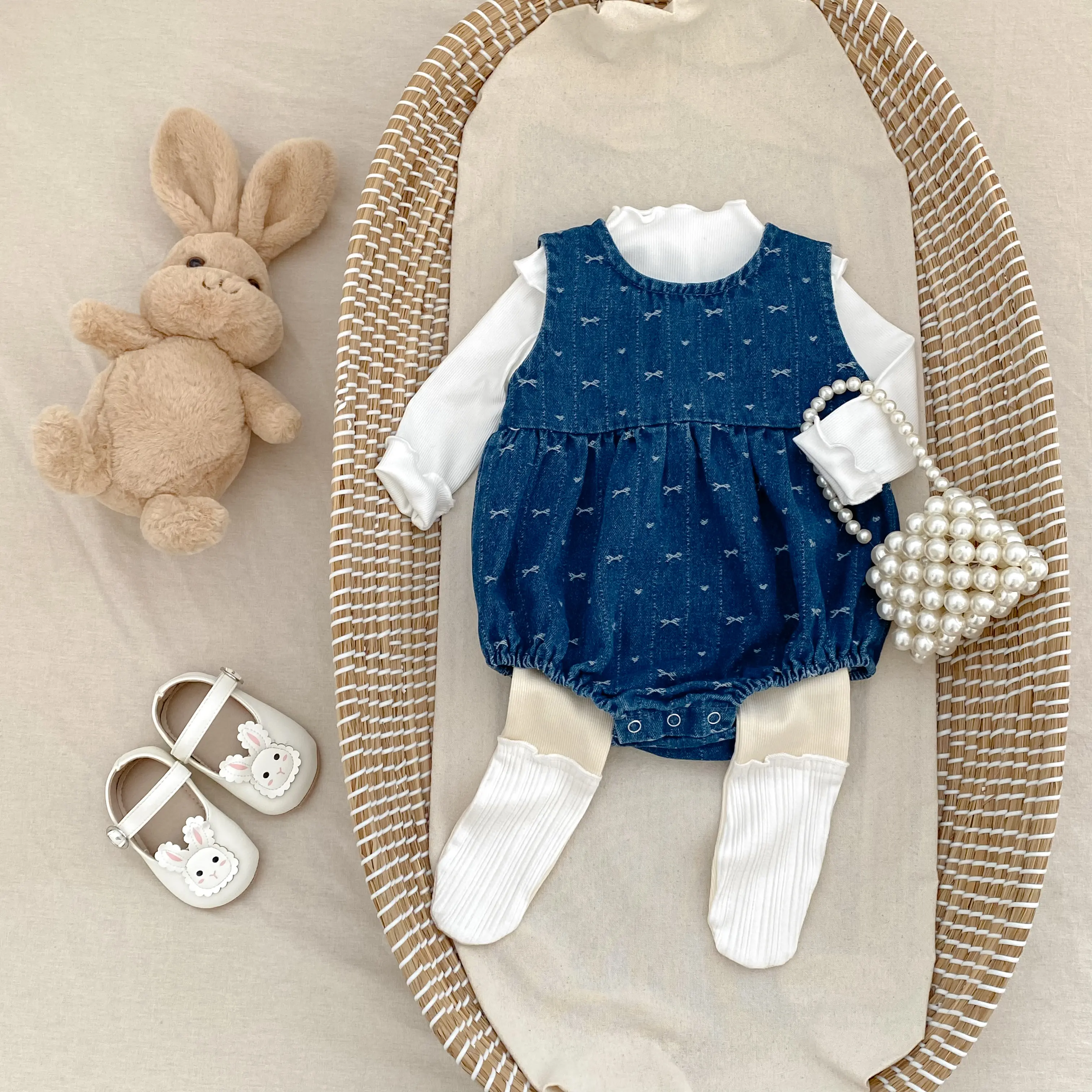 New autumn baby clothing: 0-3 year old girls' bow print jumpsuit, casual and versatile crawling suit
