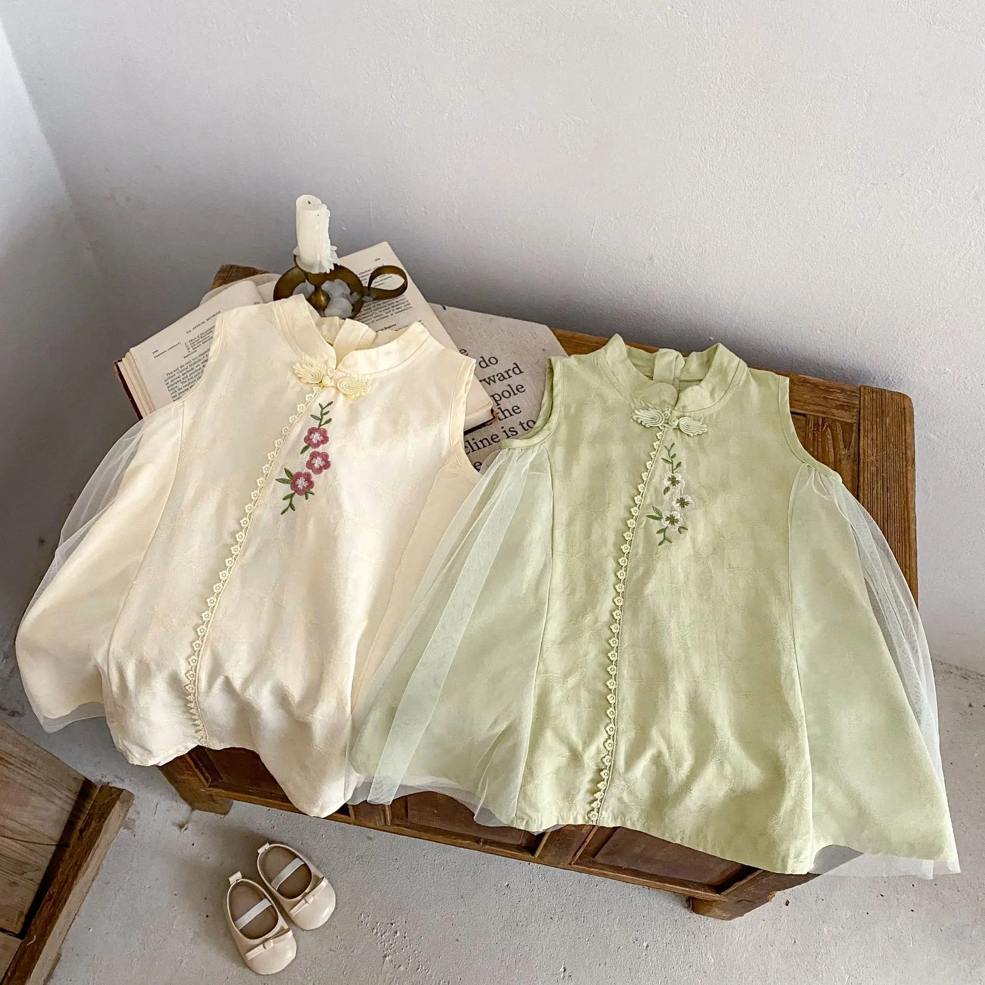 Summer new 0-3 year old baby clothing, exquisite embroidered sleeveless dress with standing collar cheongsam for baby girls