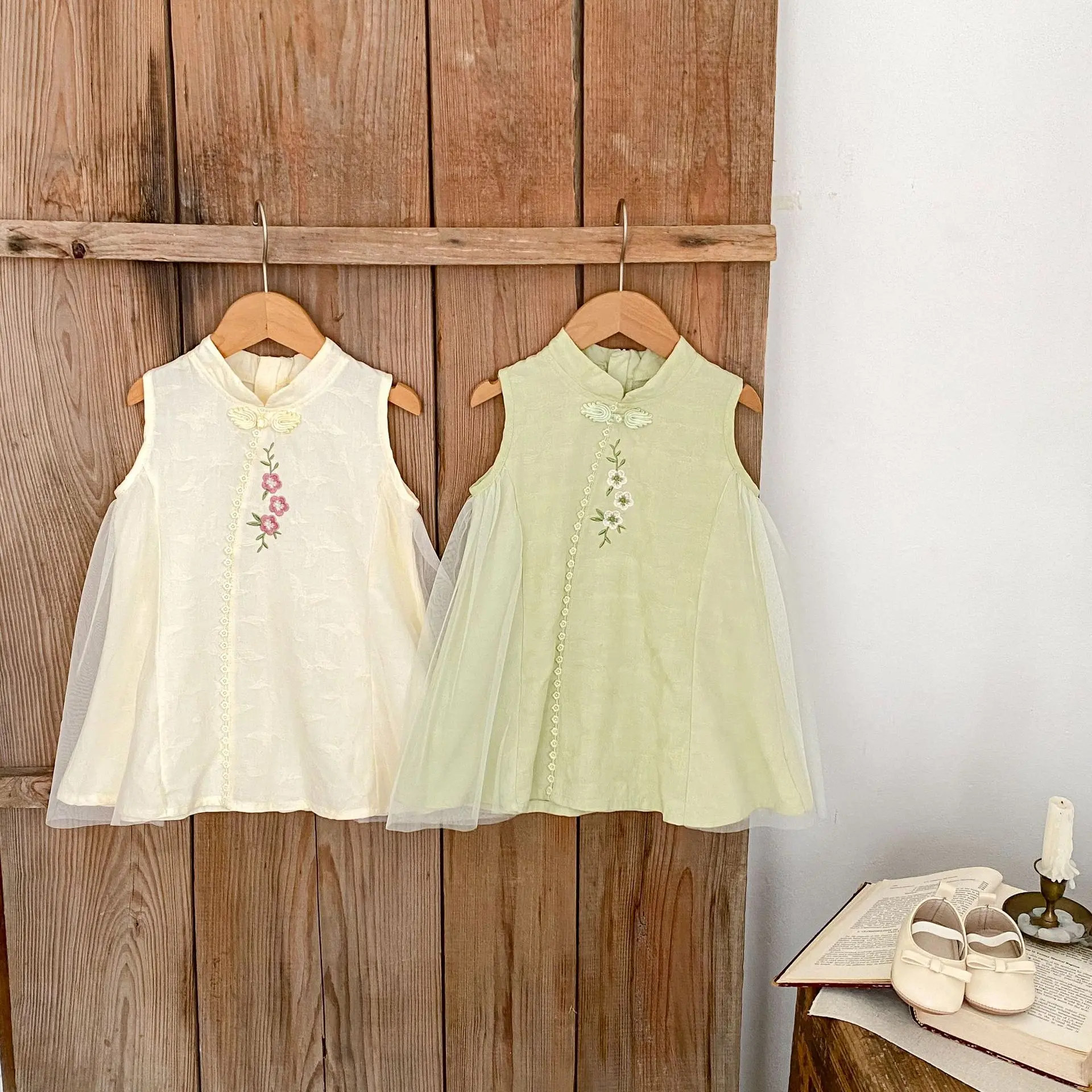 Summer new 0-3 year old baby clothing, exquisite embroidered sleeveless dress with standing collar cheongsam for baby girls