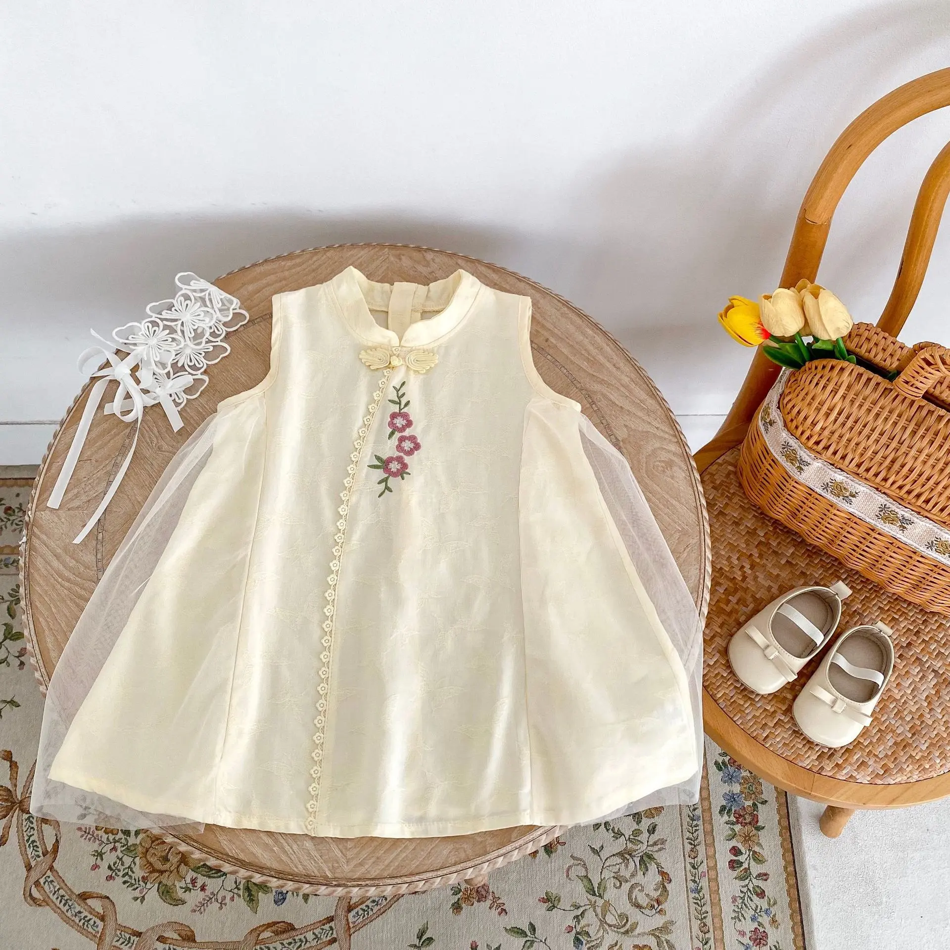 Summer new 0-3 year old baby clothing, exquisite embroidered sleeveless dress with standing collar cheongsam for baby girls