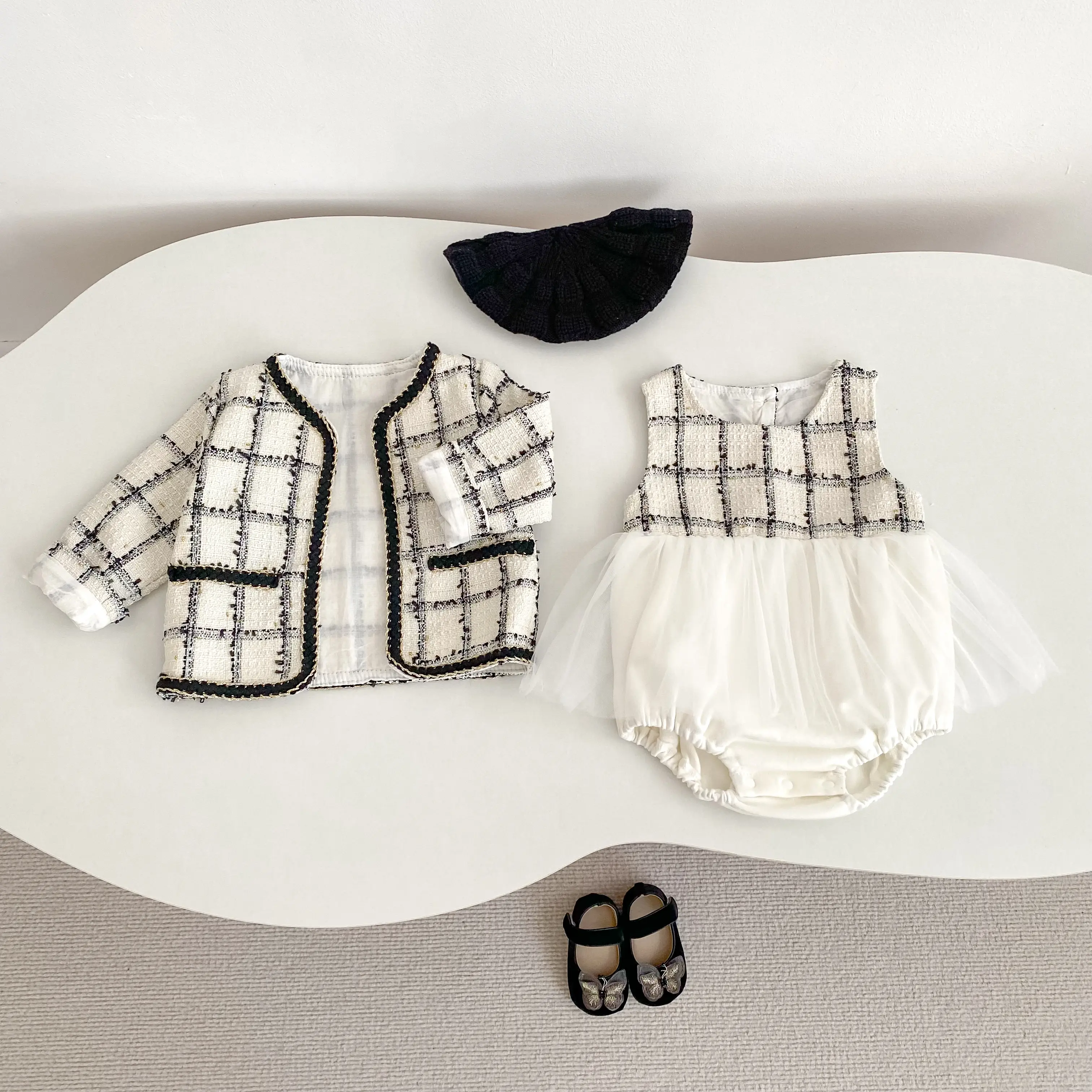 New autumn baby clothing for 0-3 years old, cute and delicate princess style round neck long sleeved cardigan for cute baby girl