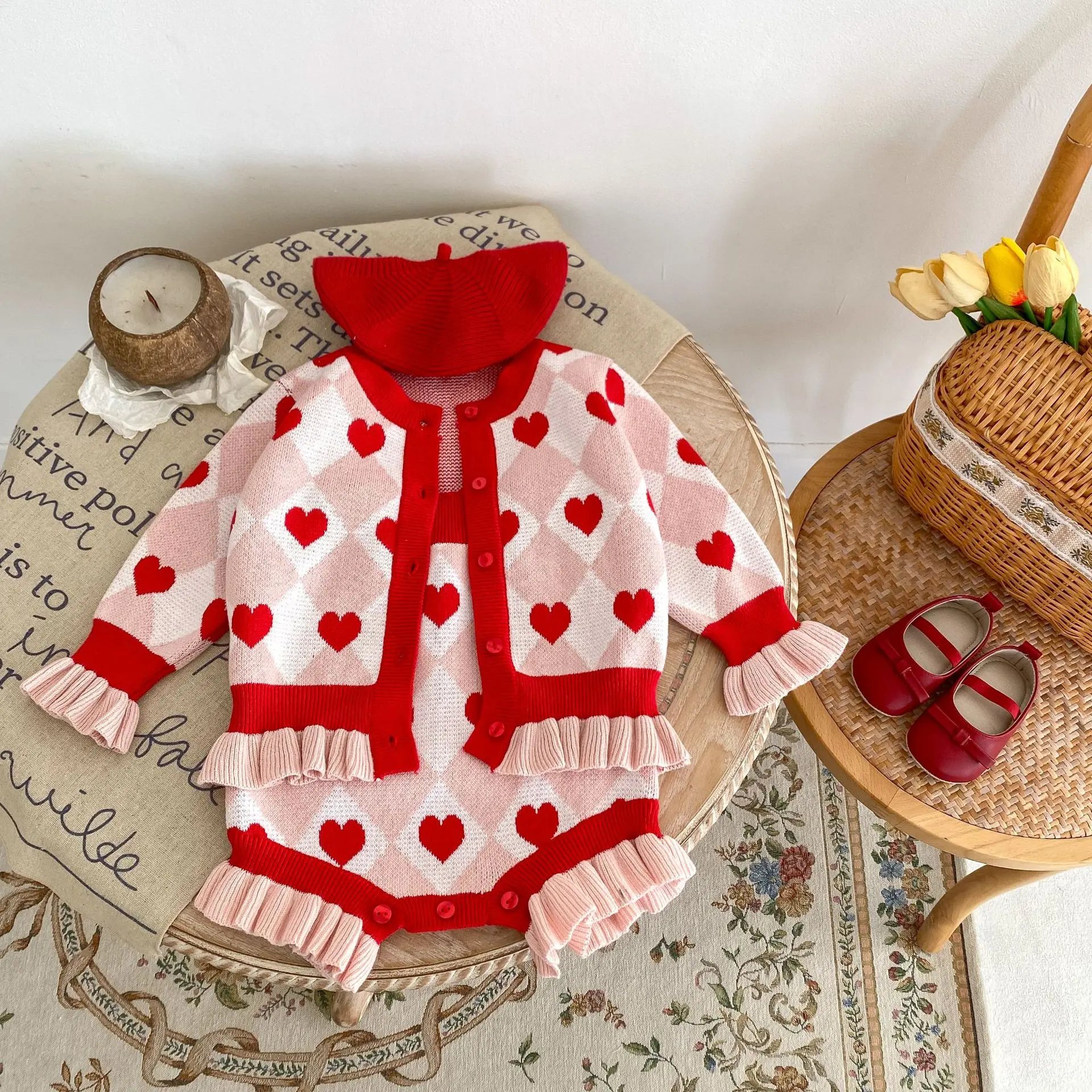 Autumn new 0-3 year old baby clothing, exquisite heart-shaped mushroom edge long sleeved knitted cardigan for baby girls