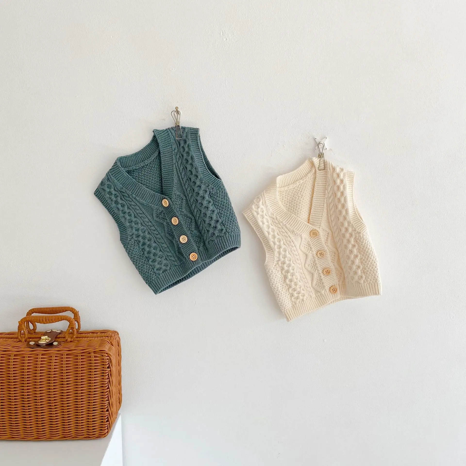 New autumn baby clothing for 0-3 years old, knitted vests for boys and girls, fashionable multifunctional vests