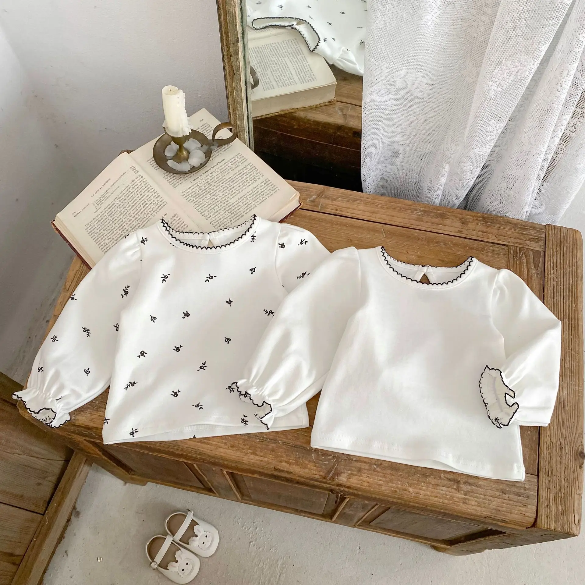 New autumn baby clothing for 0-3 years old, comfortable and soft long sleeved top for baby girls, available in 2 colors,