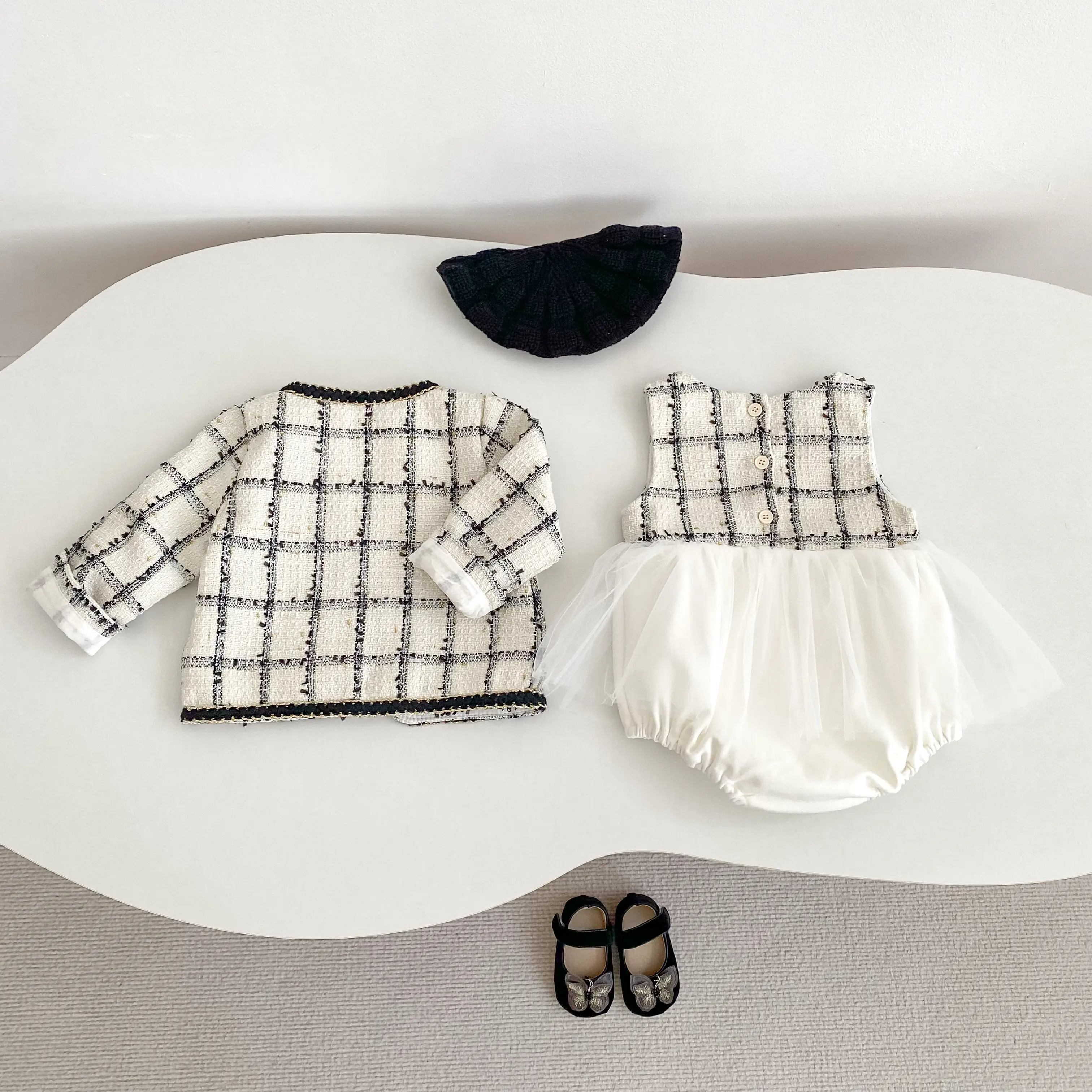 Autumn new 0-3 year old baby clothing, cute baby girl delicate princess style round neck sleeveless jumpsuit
