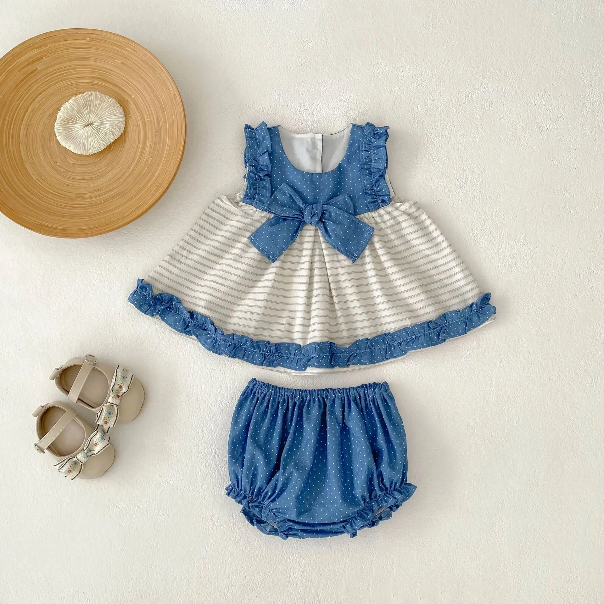 Summer new baby clothes for 0-3 years old, fashionable baby girl suit polka dot stitching top + polka dot triangular shorts