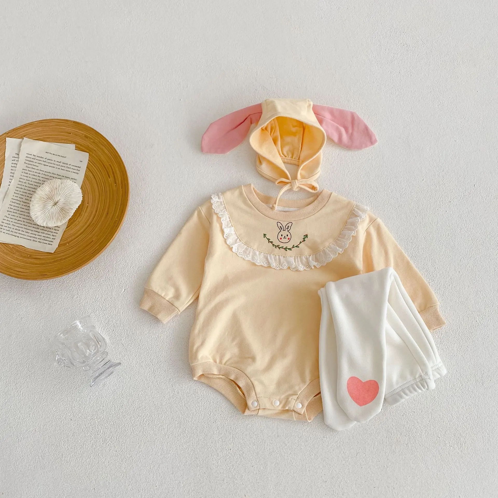 Autumn new 0-3 year old baby clothing, fashionable cute heart-shaped and plush thick pantyhose for baby girls