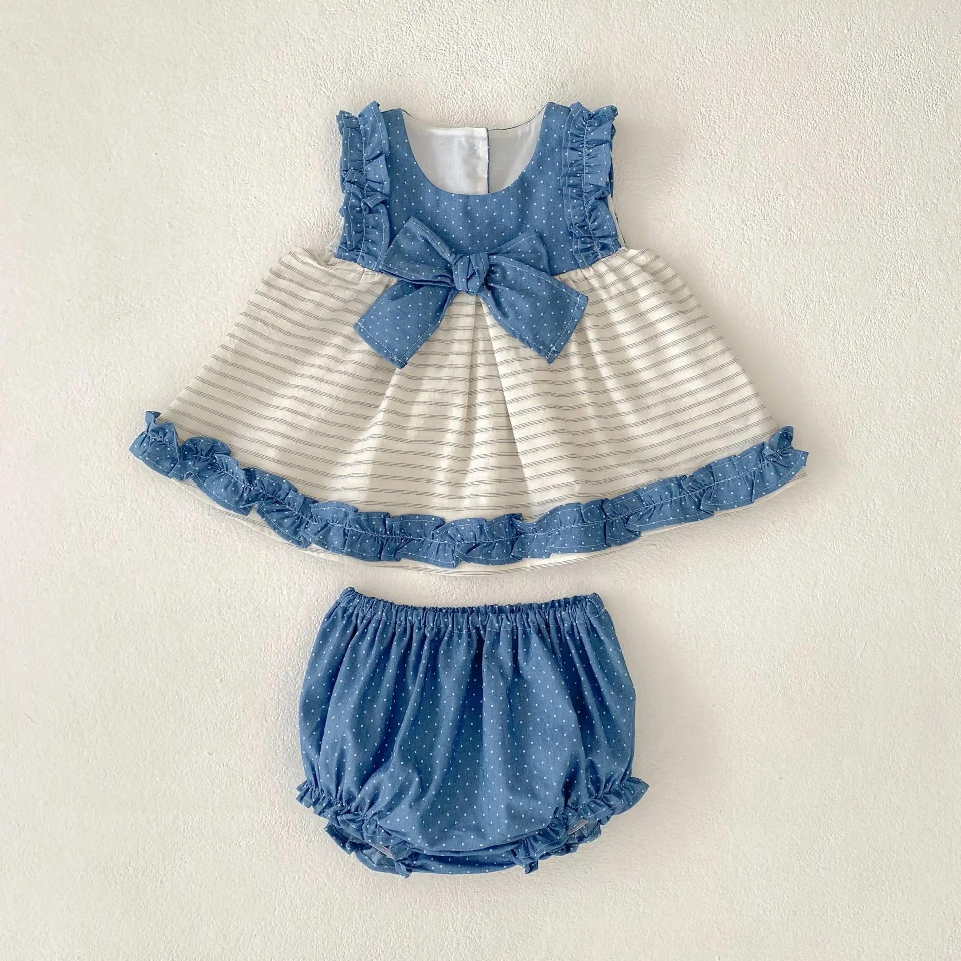 Summer new baby clothes for 0-3 years old, fashionable baby girl suit polka dot stitching top + polka dot triangular shorts