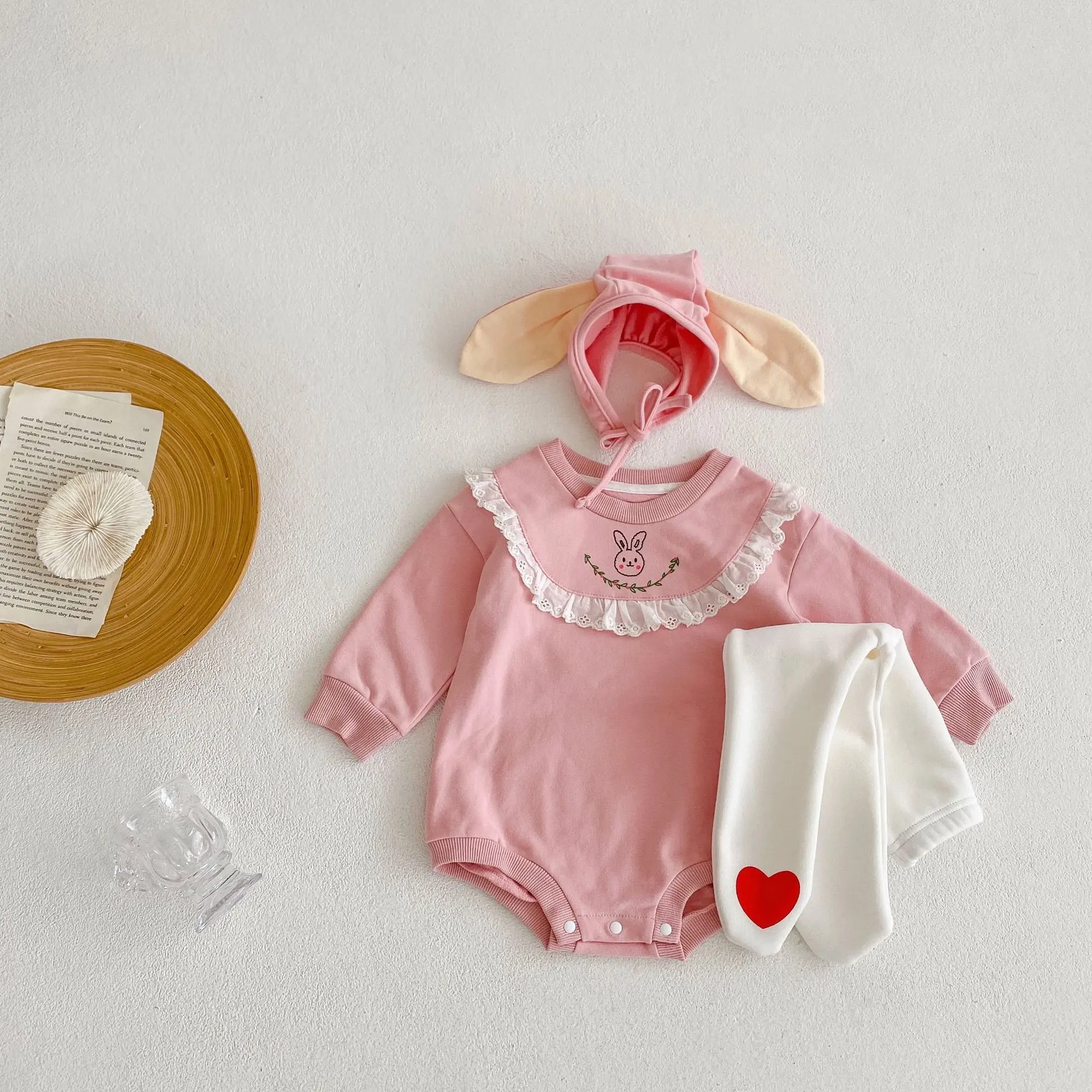 Autumn new 0-3 year old baby clothing, fashionable cute heart-shaped and plush thick pantyhose for baby girls