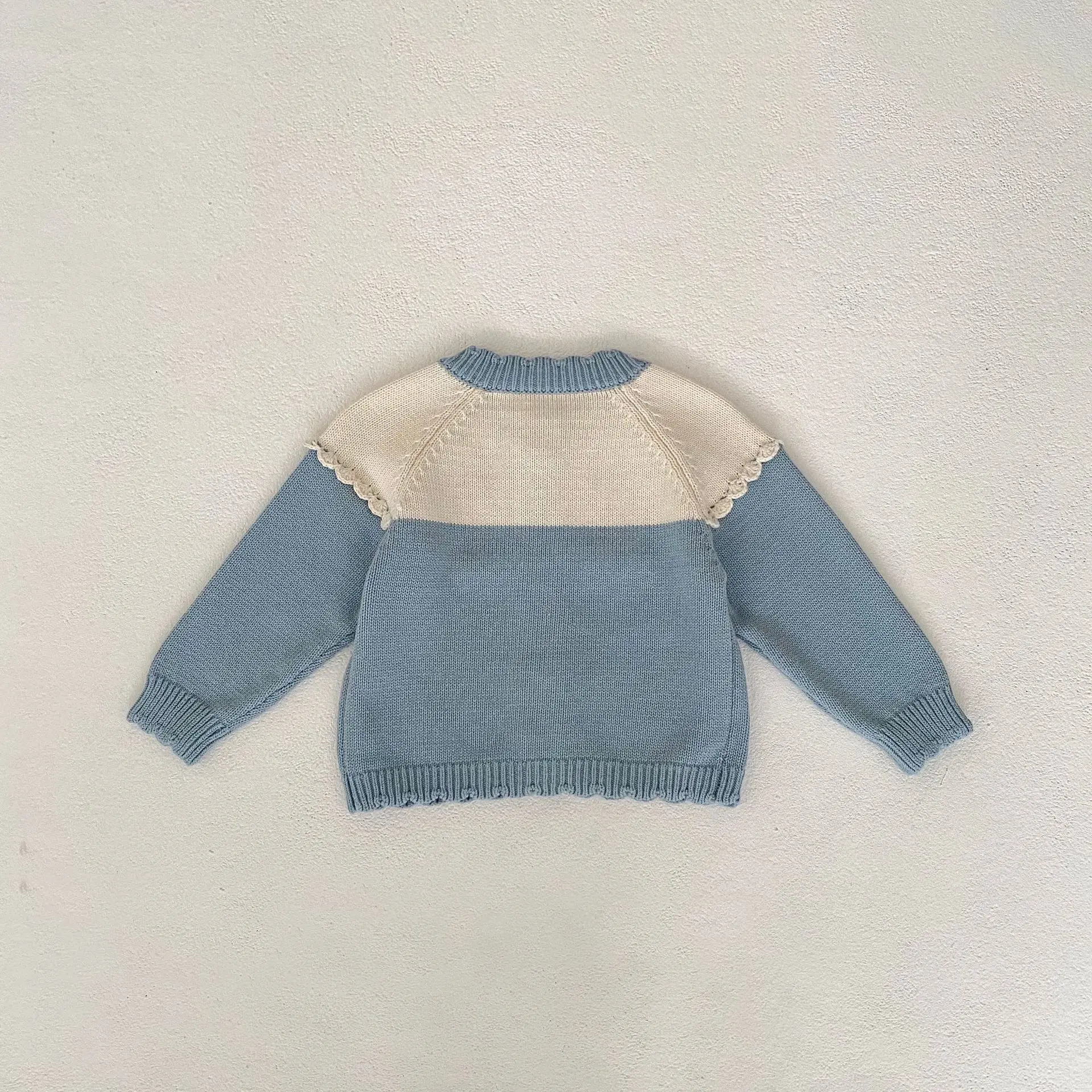 Autumn new baby clothes, 0-3 years old baby girl, hand hook lace jacquard knitted jacket