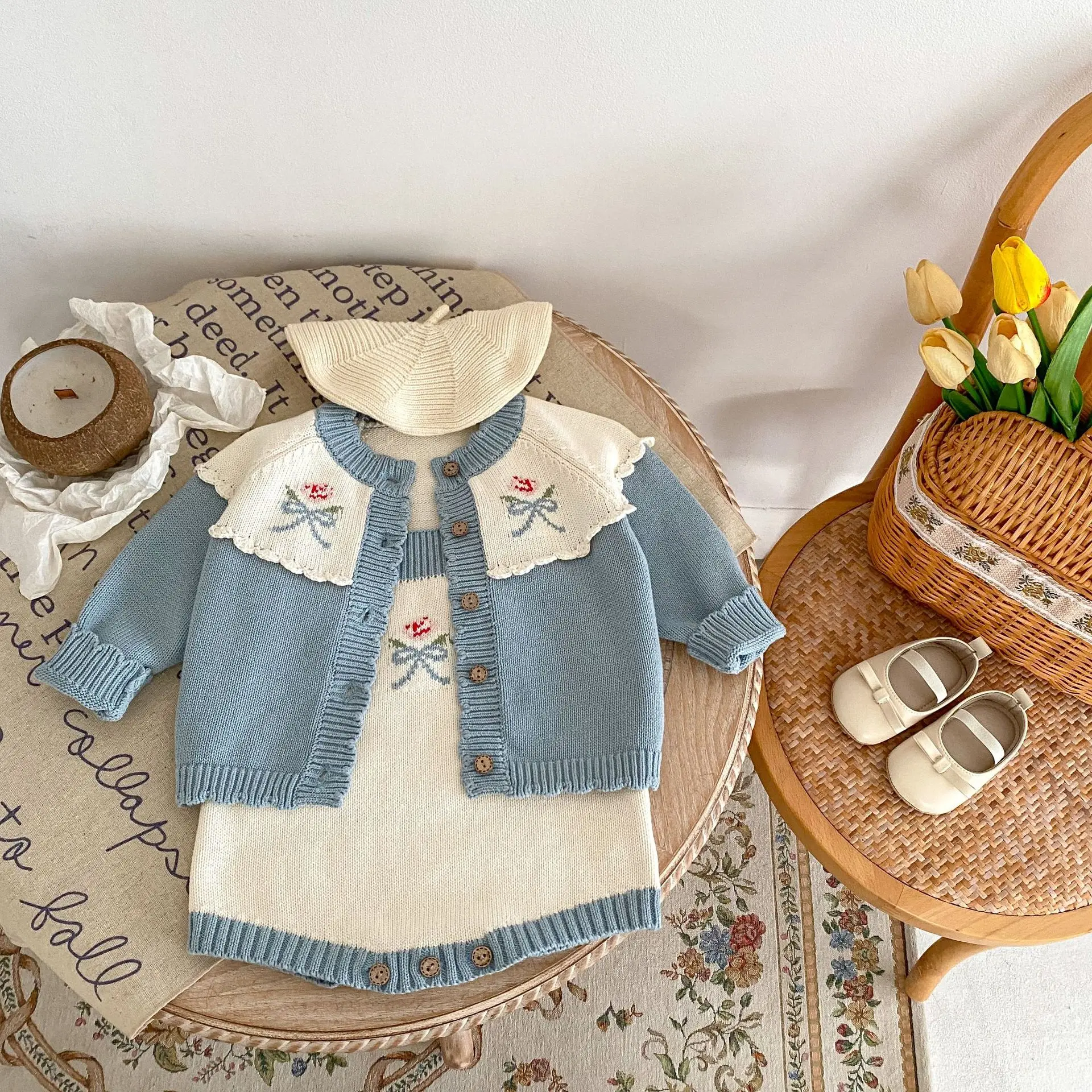Autumn new baby clothes, 0-3 years old baby girl, hand hook lace jacquard knitted jacket