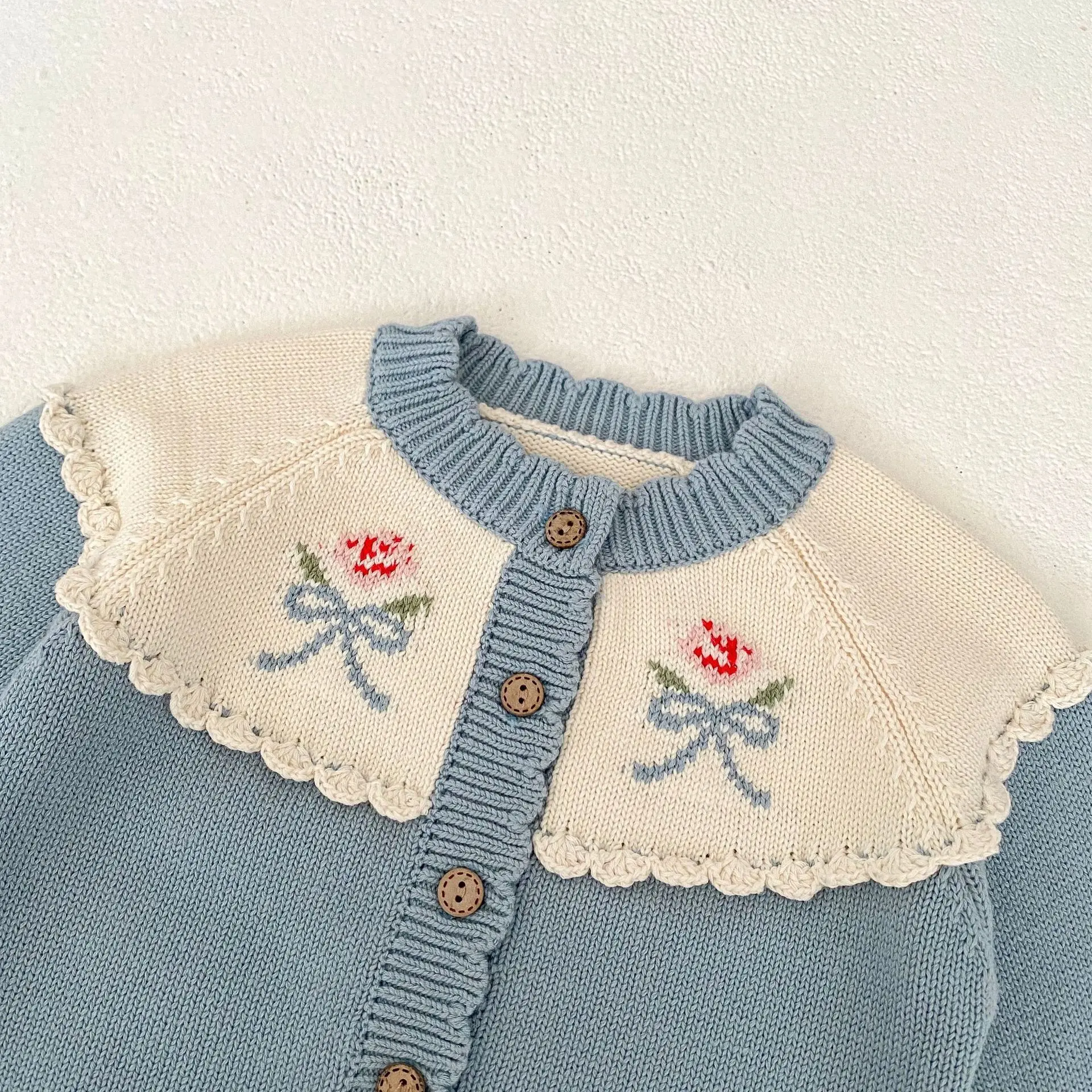 Autumn new baby clothes, 0-3 years old baby girl, hand hook lace jacquard knitted jacket