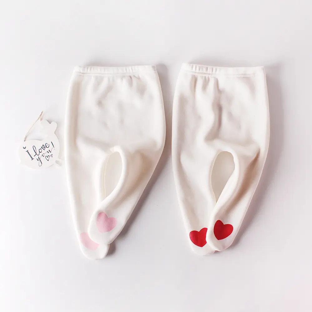 New autumn clothing for infants aged 0-3, cute heart-shaped leggings for baby girls, and soft fitting pantyhose for easy wearing