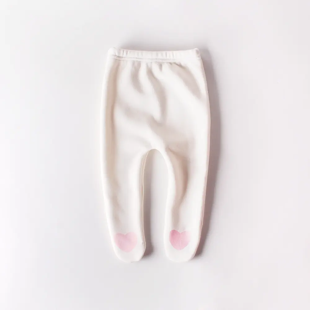 New autumn clothing for infants aged 0-3, cute heart-shaped leggings for baby girls, and soft fitting pantyhose for easy wearing