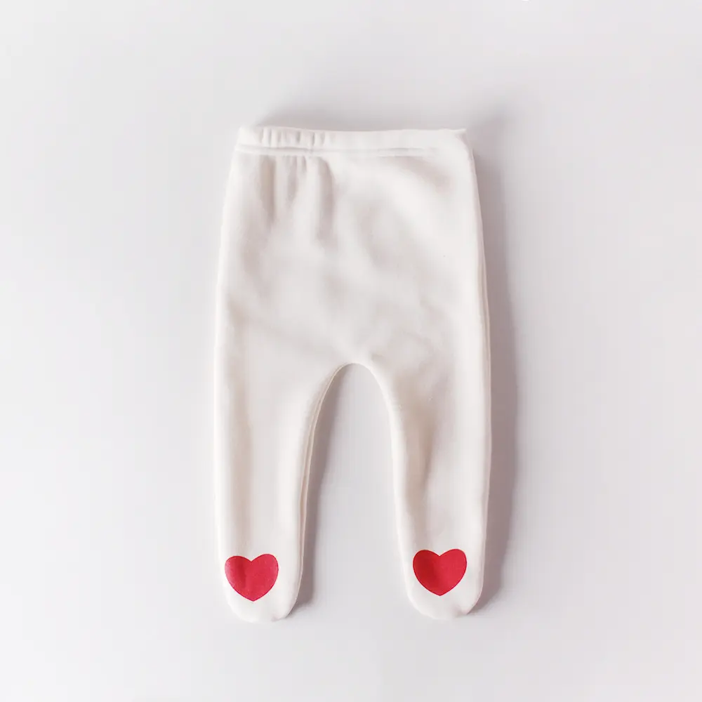 New autumn clothing for infants aged 0-3, cute heart-shaped leggings for baby girls, and soft fitting pantyhose for easy wearing