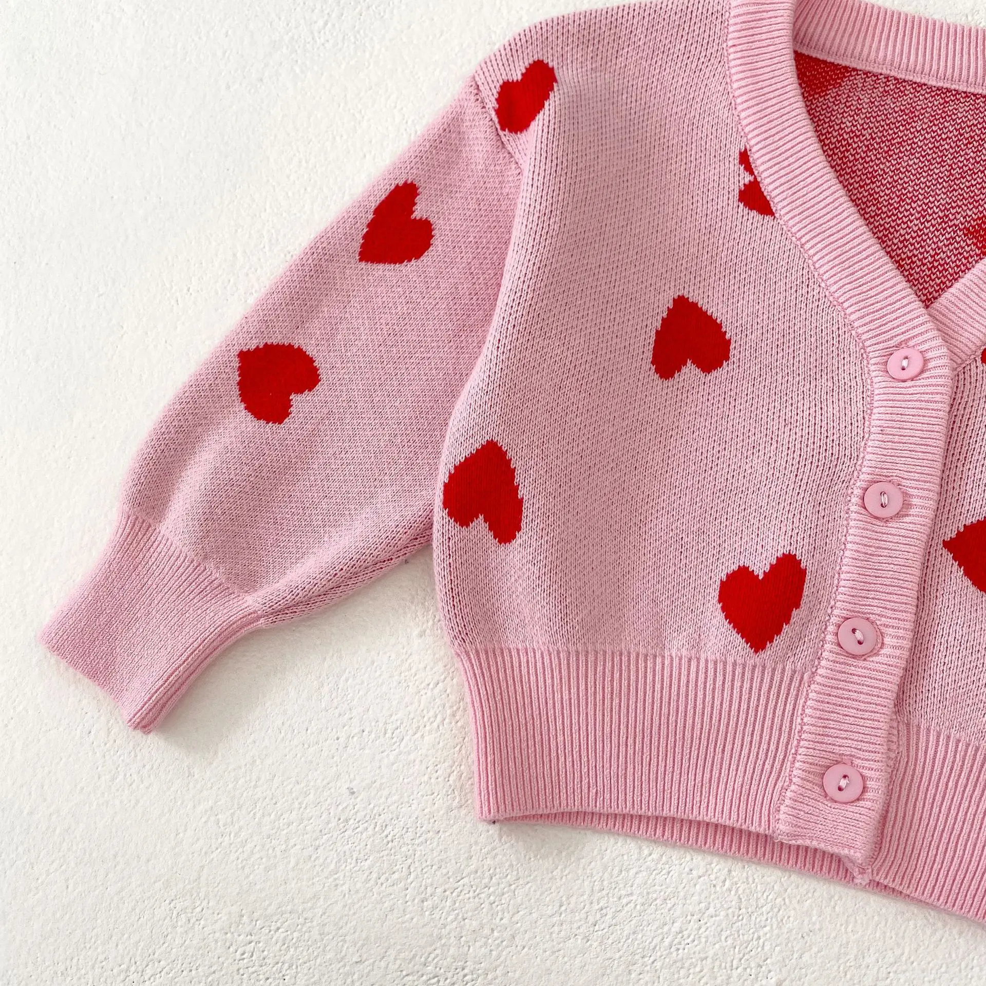 New baby clothes for spring and autumn, 0-3 years old baby girl, pink heart-shaped big V-neck knitted jacket