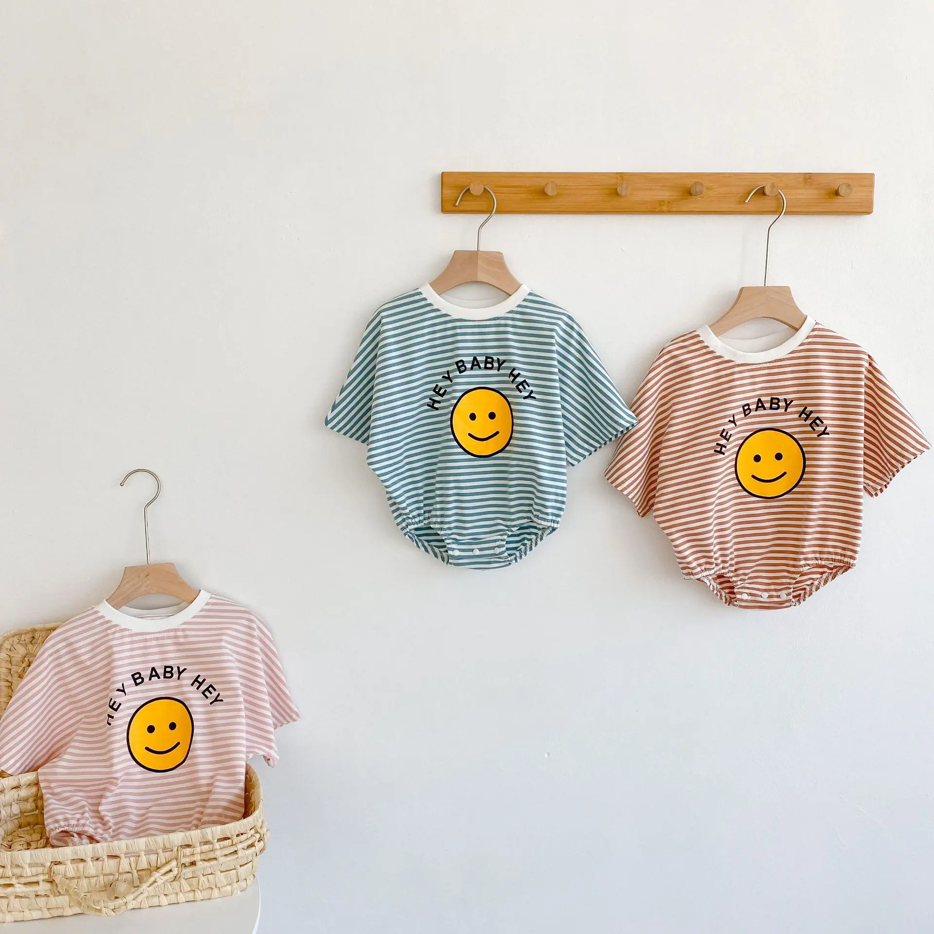 Summer new 0-3 year old baby clothing, fashionable striped short sleeved top, cute smiling face pattern jumpsuit