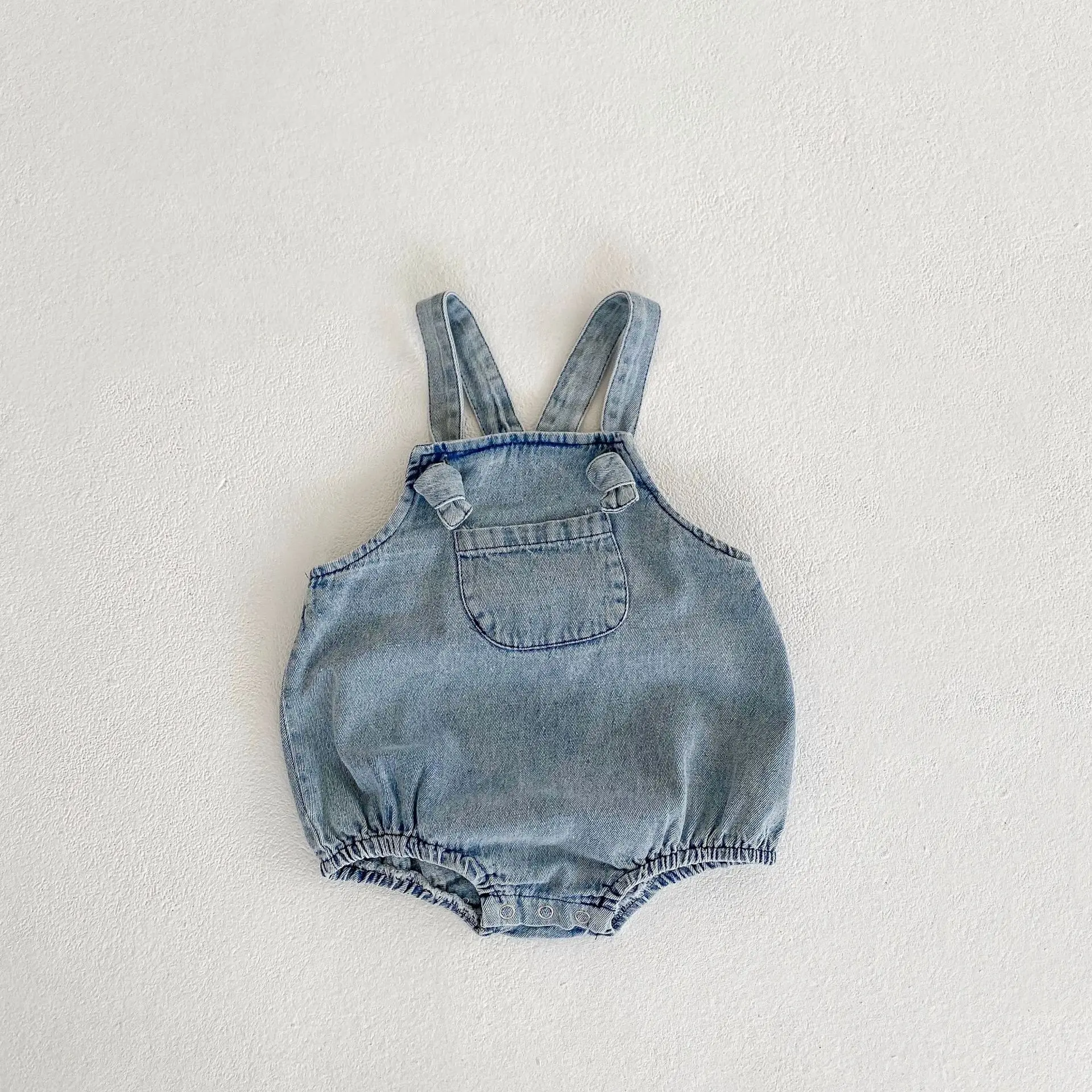 Summer new 0-3 year old baby clothing, denim crawling clothes for boys and girls, large pocket denim jumpsuit