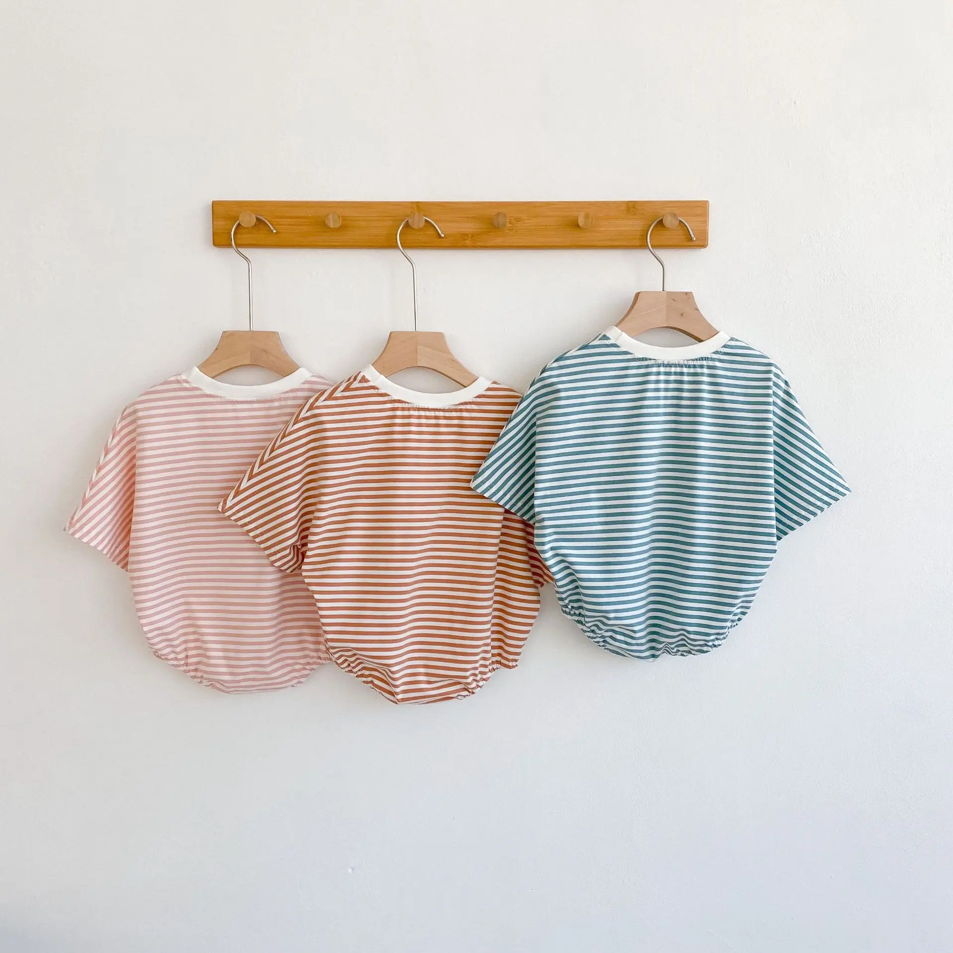 Summer new 0-3 year old baby clothing, fashionable striped short sleeved top, cute smiling face pattern jumpsuit