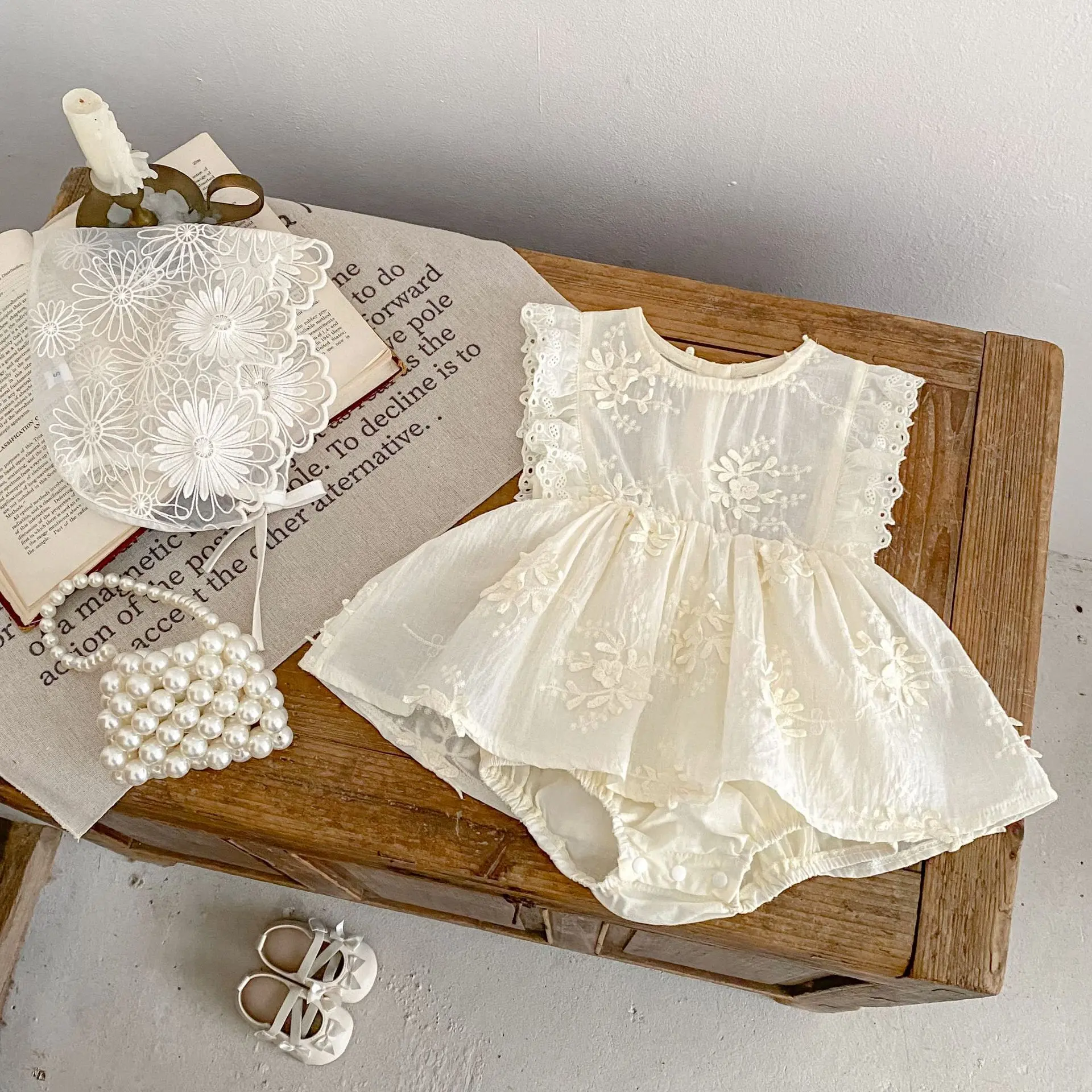 Summer new 0-3 year old baby clothing, embroidered lace flying sleeve princess skirt, cute baby girl jumpsuit