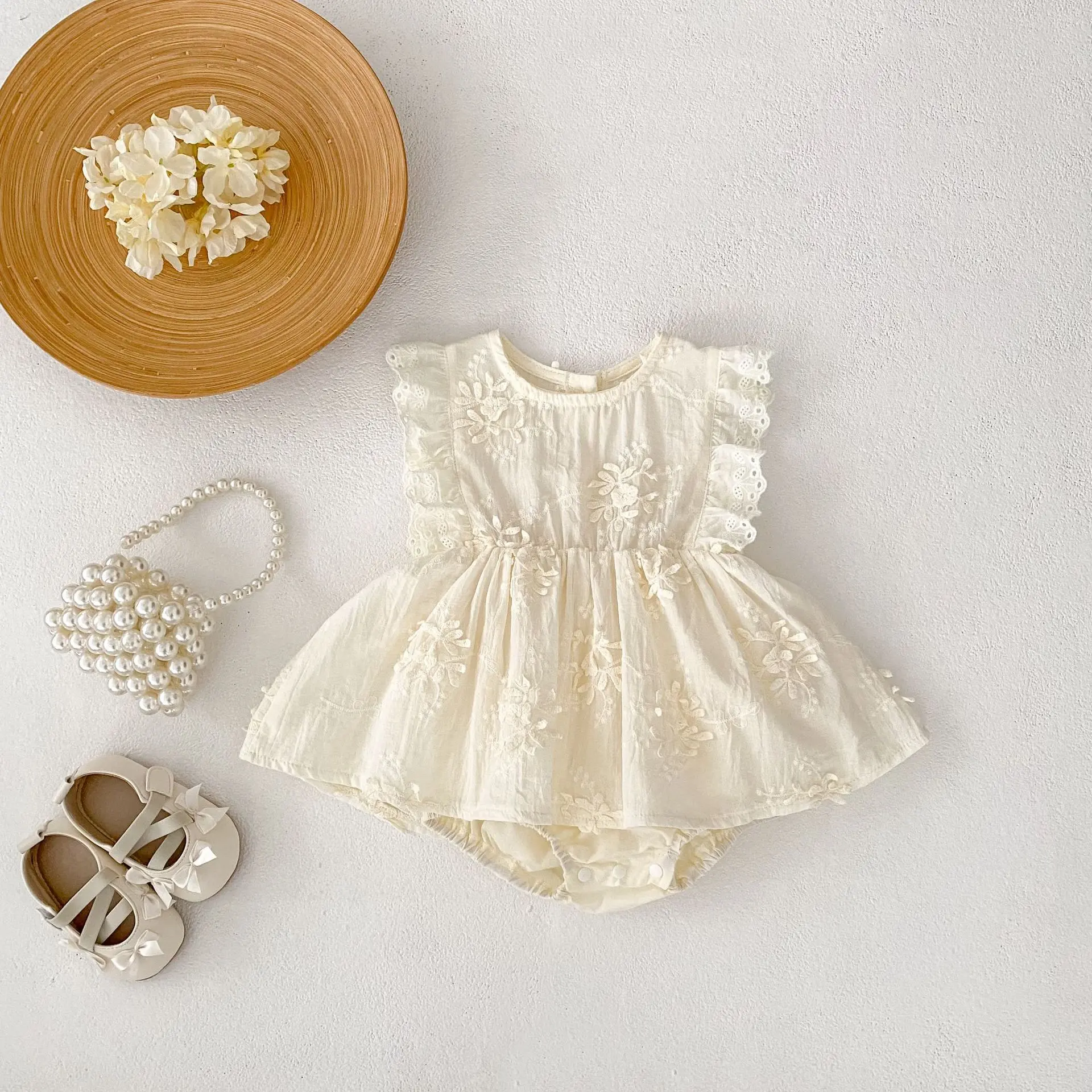 Summer new 0-3 year old baby clothing, embroidered lace flying sleeve princess skirt, cute baby girl jumpsuit