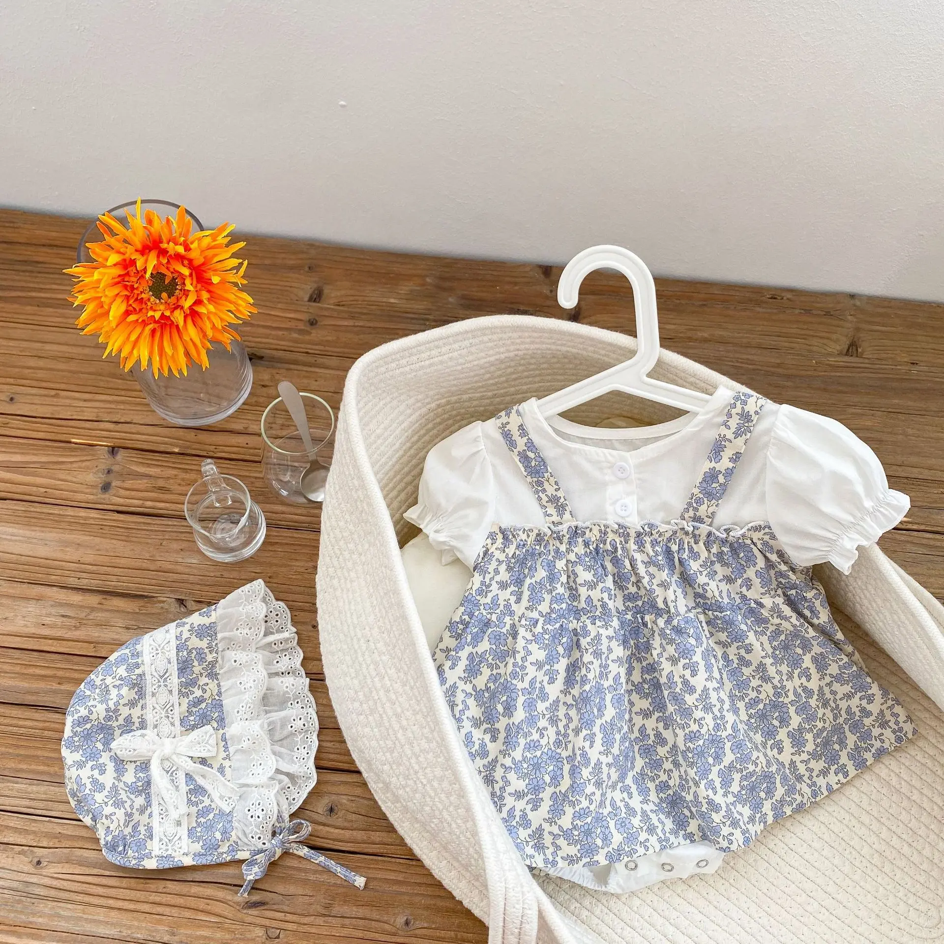 Summer new 0-3 year old baby clothing, girls' baby jumpsuit, floral triangle jumpsuit skirt, hat included