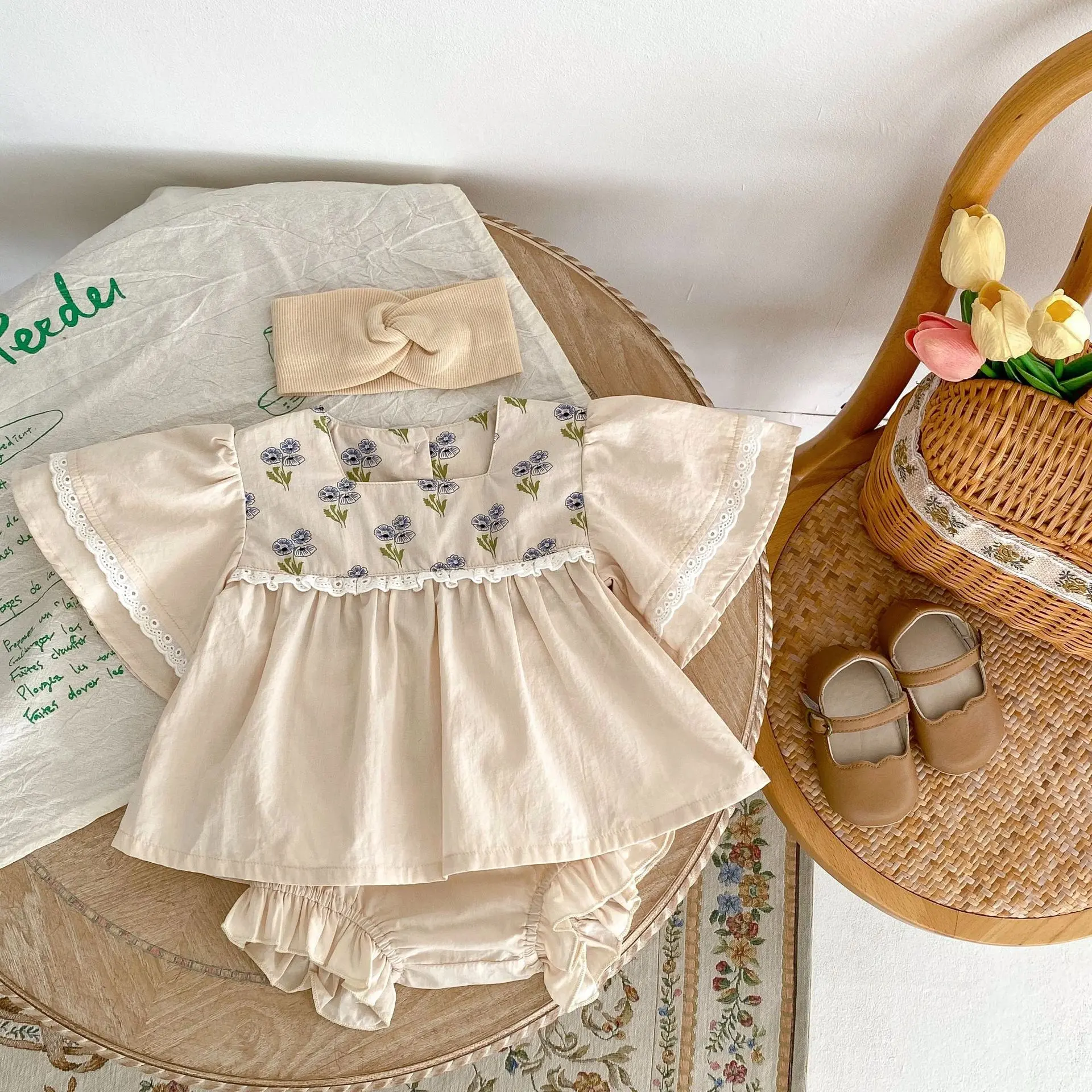 Summer new 0-3 year old baby clothing, baby girl bubble short sleeved square neck top+lace shorts