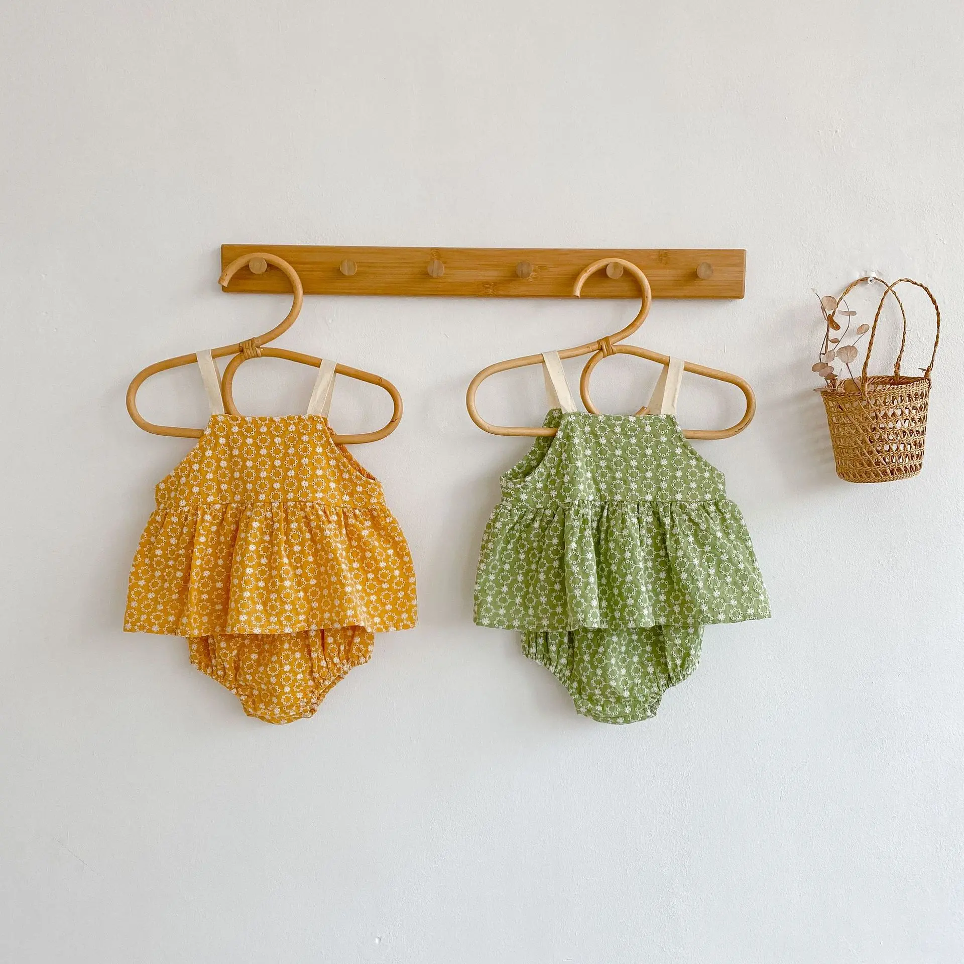 Summer new baby clothing, 0-3 year old  baby   girl  chrysanthemum jacquard suspender top+bread pants two-piece set