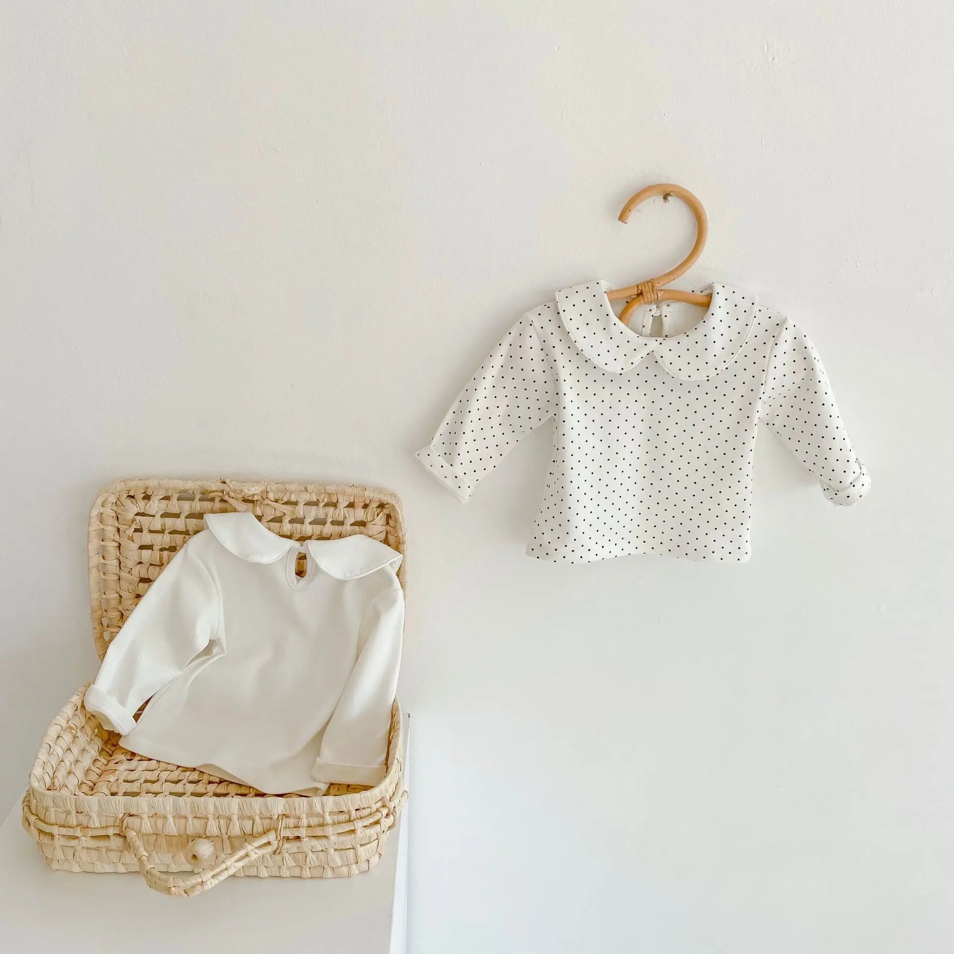 Autumn and winter new baby clothes for 0-3 years old, baby collar, long-sleeved base shirt and velvet thick long-sleeved top