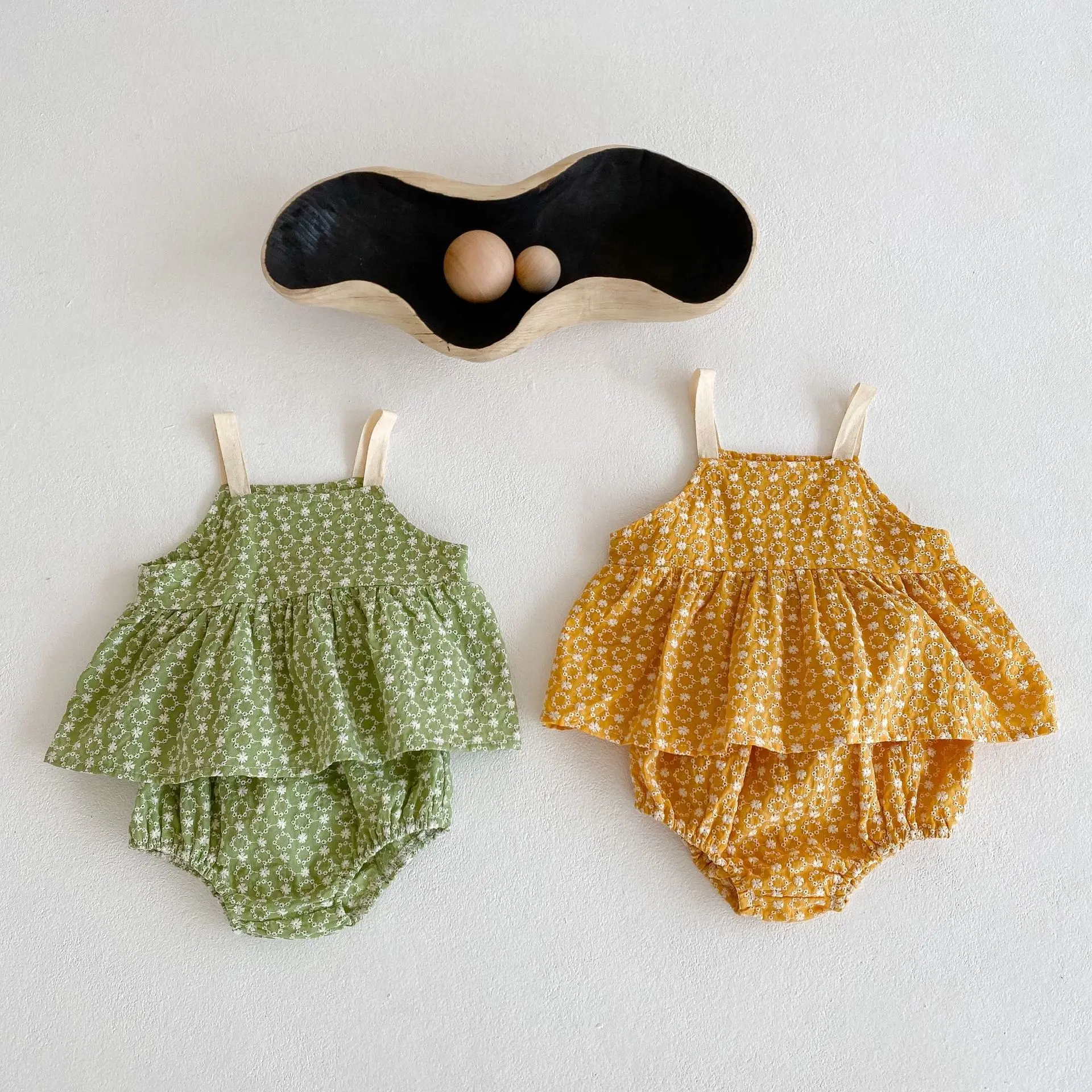 Summer new baby clothing, 0-3 year old  baby   girl  chrysanthemum jacquard suspender top+bread pants two-piece set